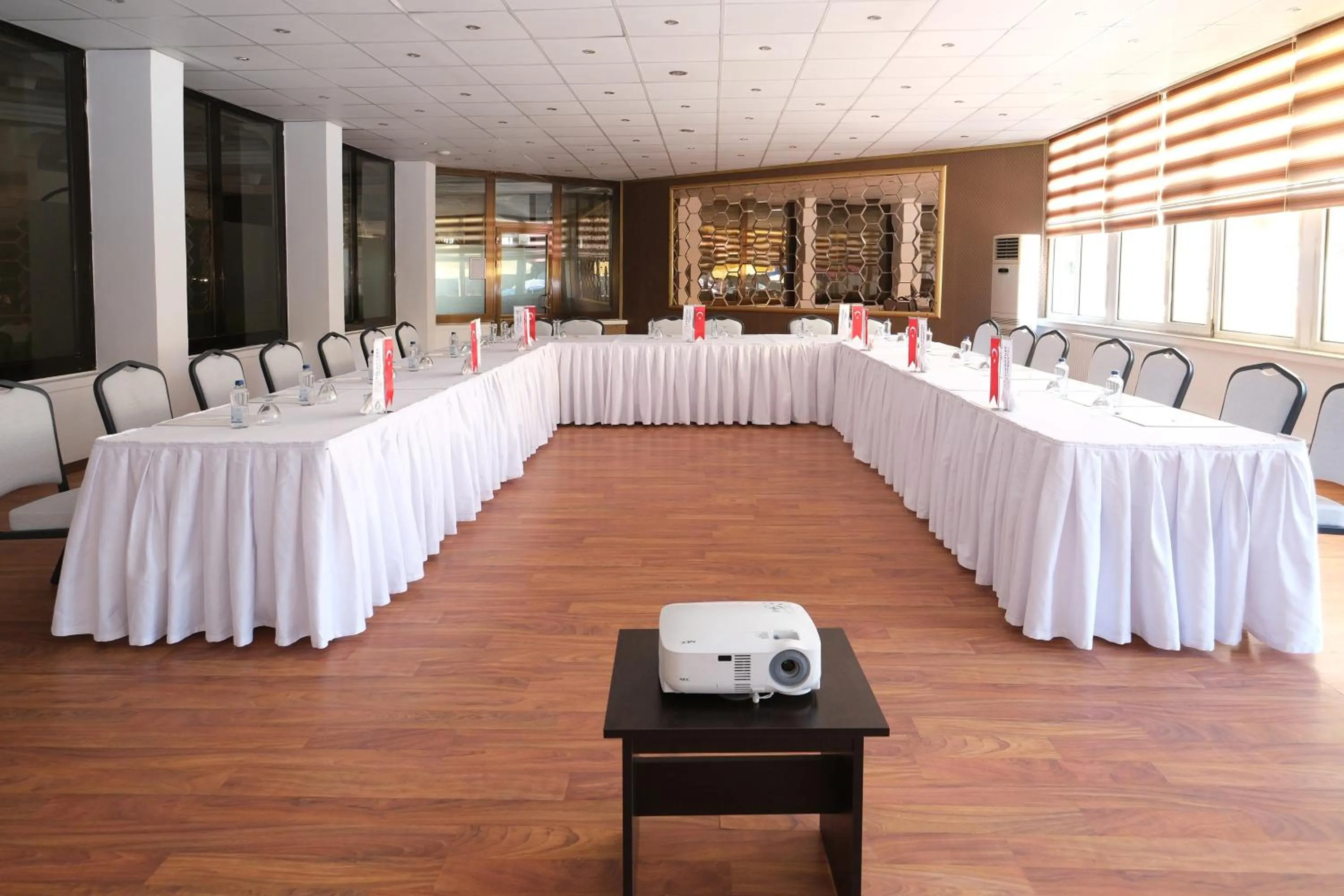 Meeting/conference room in SIGNATURE GARDEN AVANOS Hotel & SPA