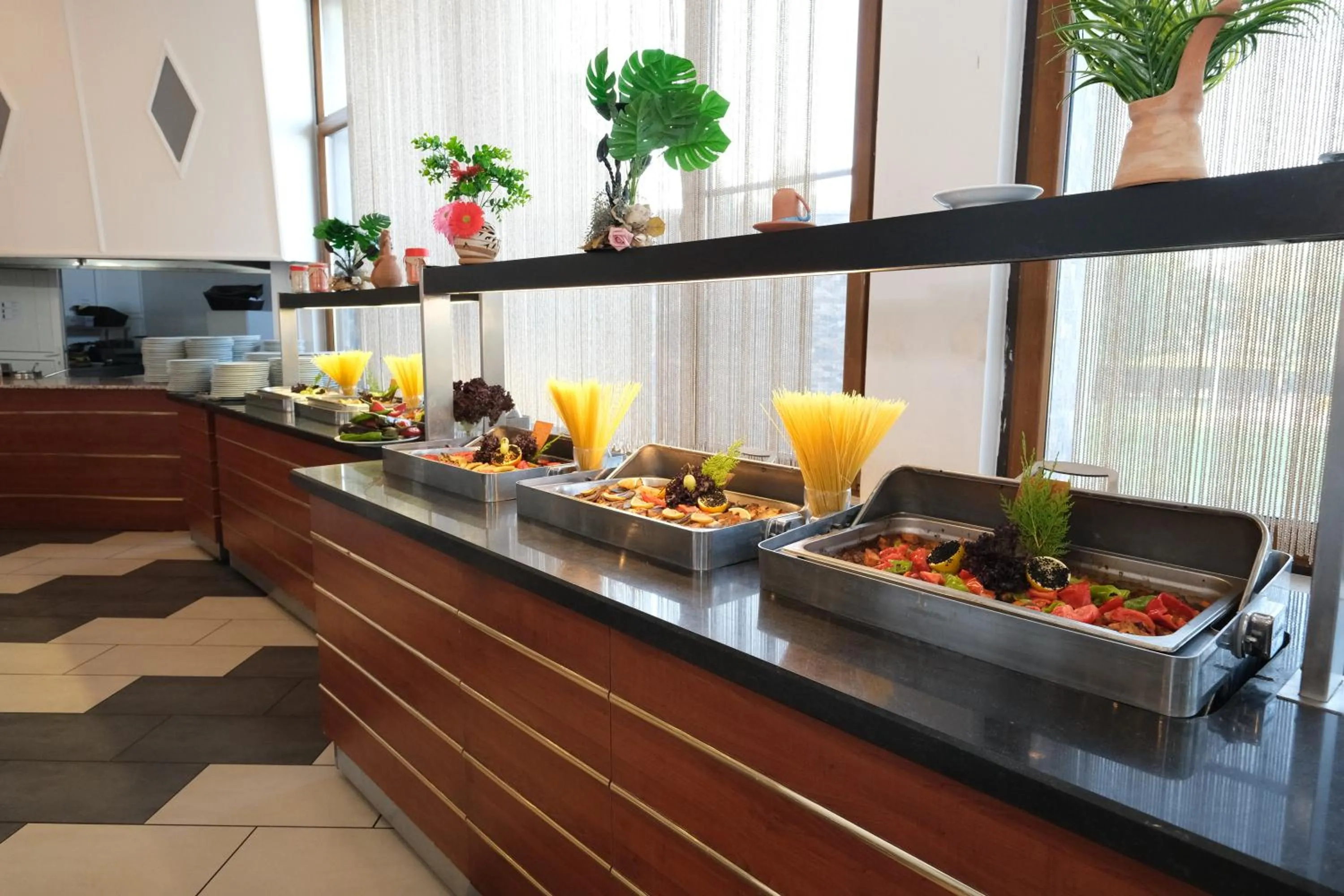 Food and drinks in SIGNATURE GARDEN AVANOS Hotel & SPA