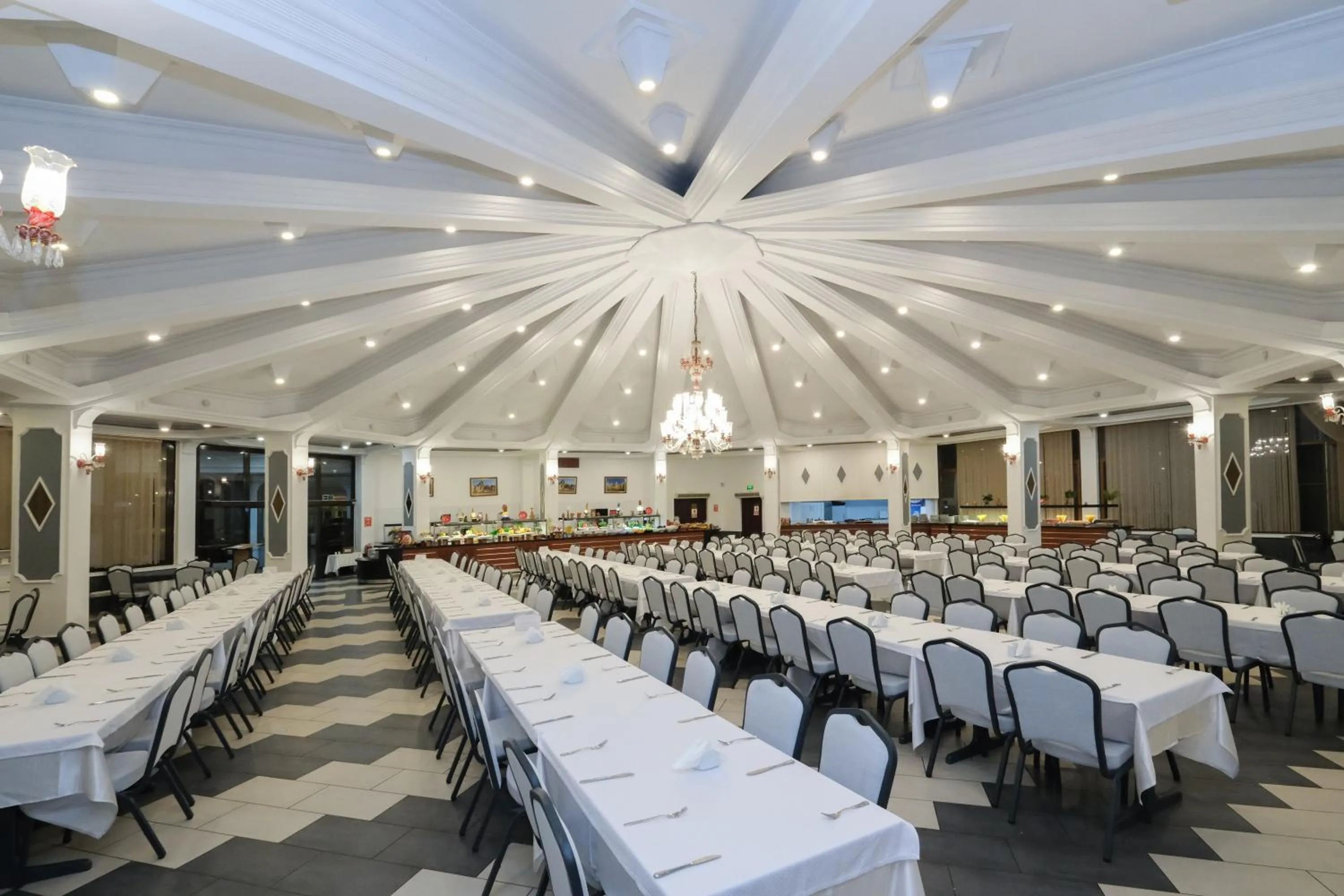 Restaurant/places to eat in SIGNATURE GARDEN AVANOS Hotel & SPA