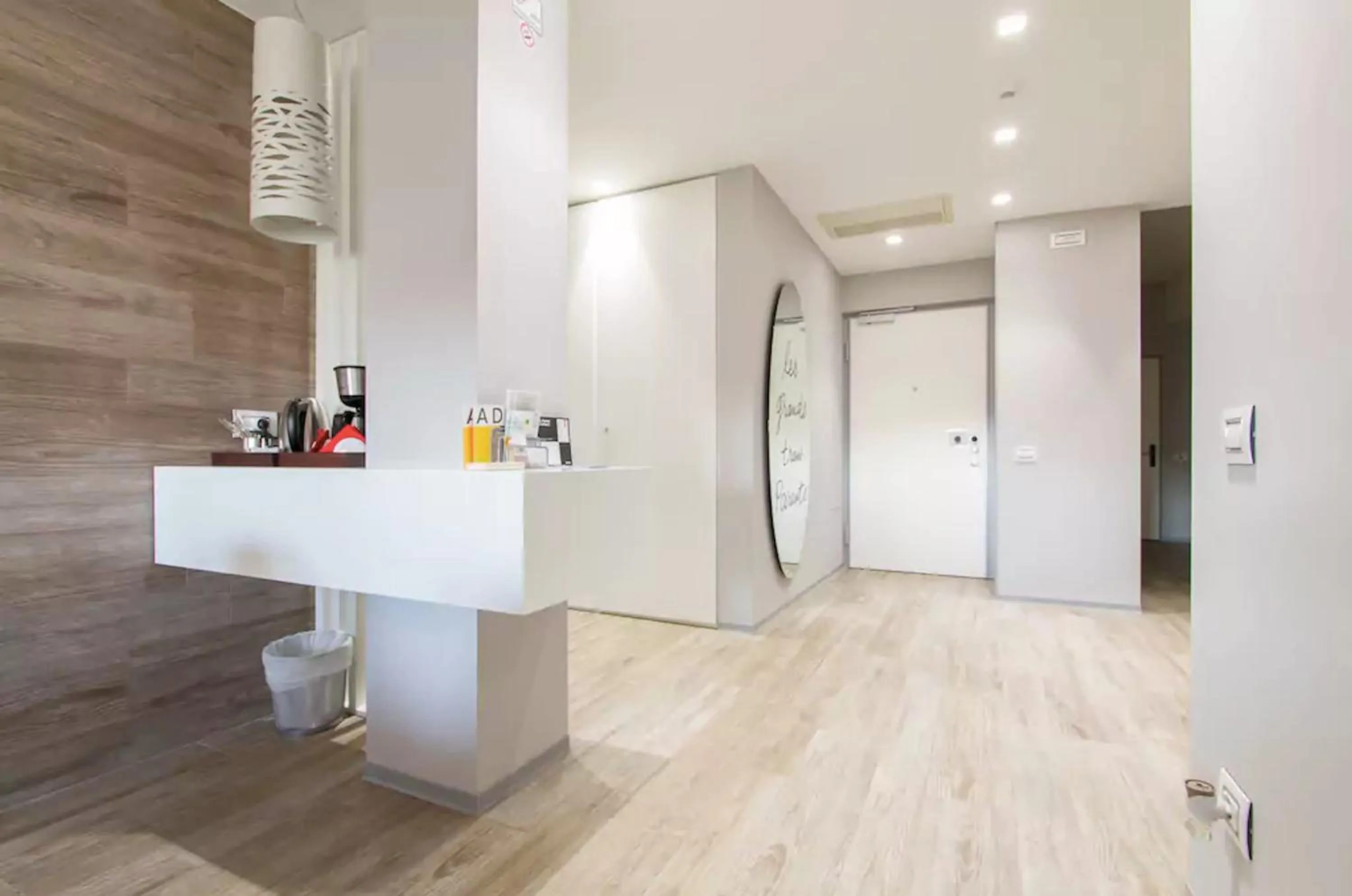 Communal lounge/ TV room in Ginevra Rooms