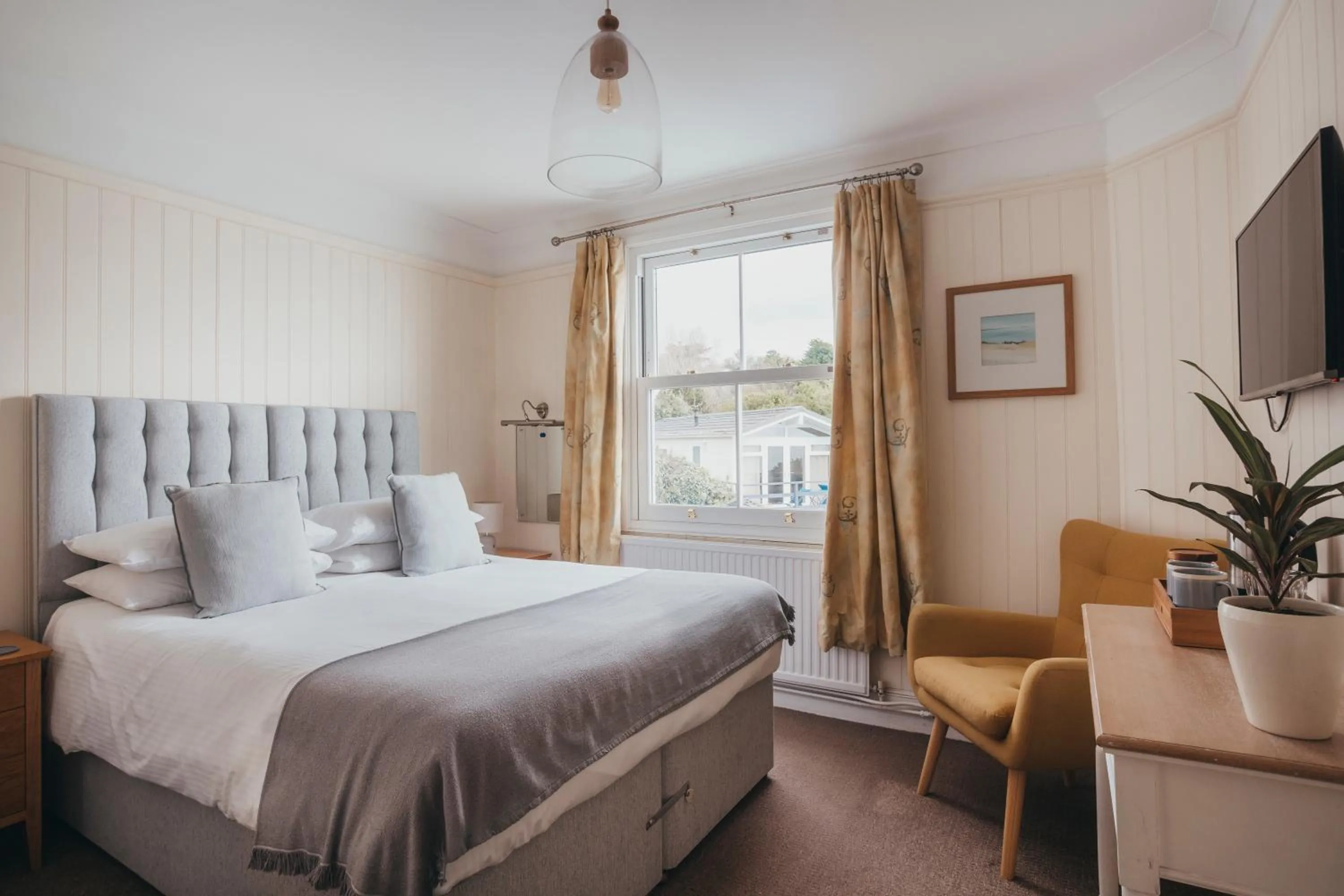 Bedroom, Bed in The Bay Hotel