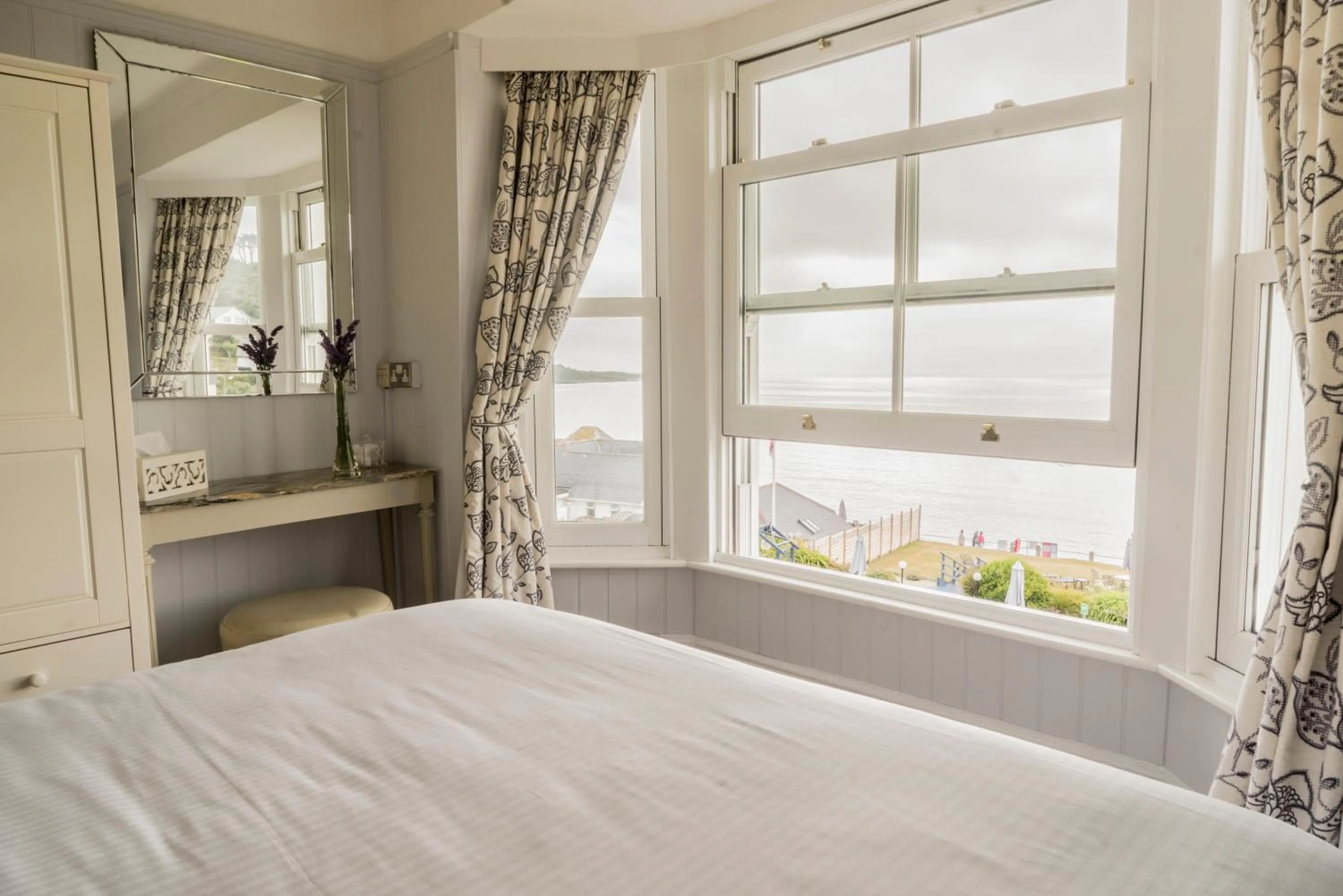 Bedroom, Bed in The Bay Hotel