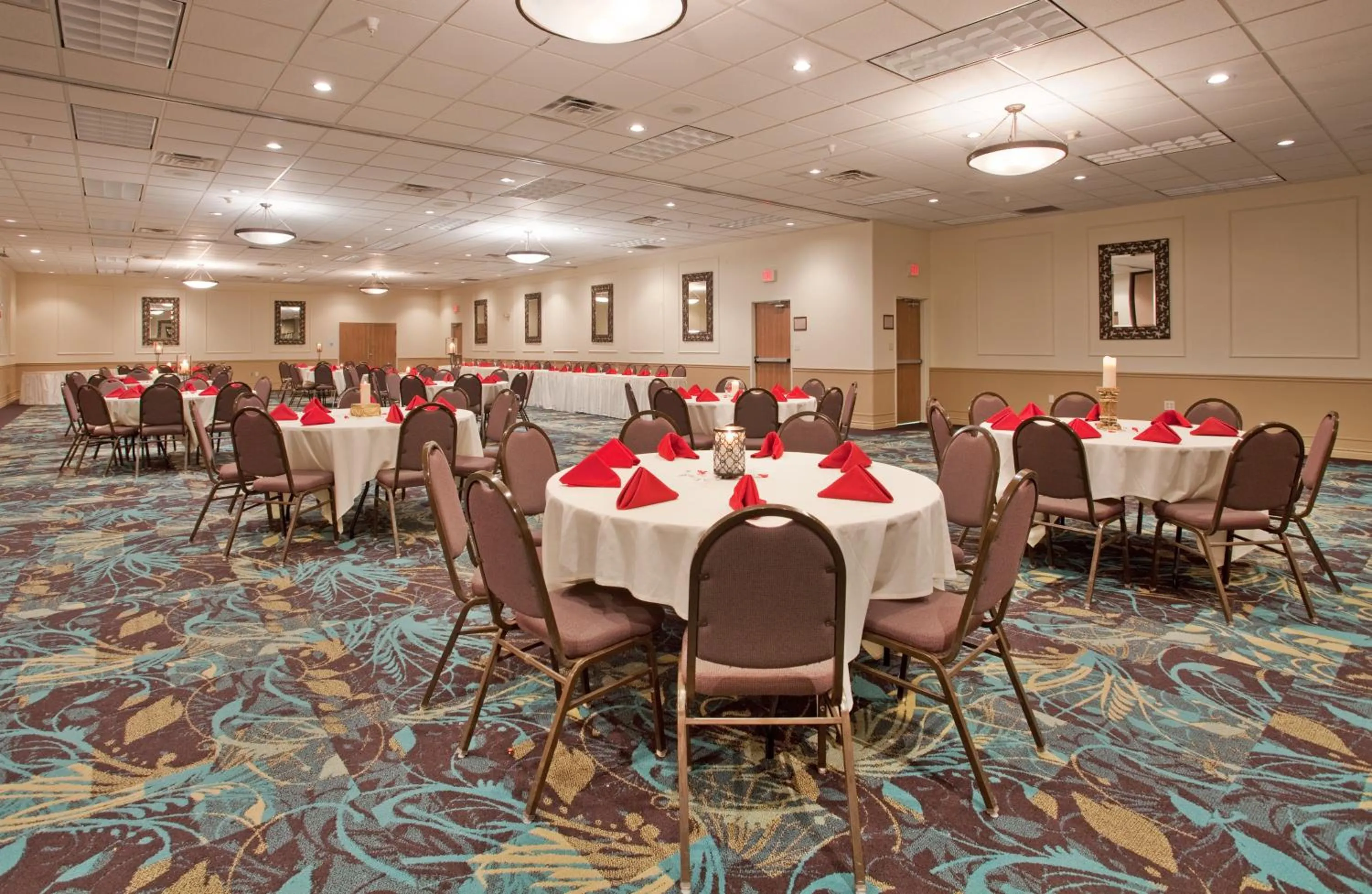 Meeting/conference room in Holiday Inn Express Hotel & Suites Beatrice by IHG