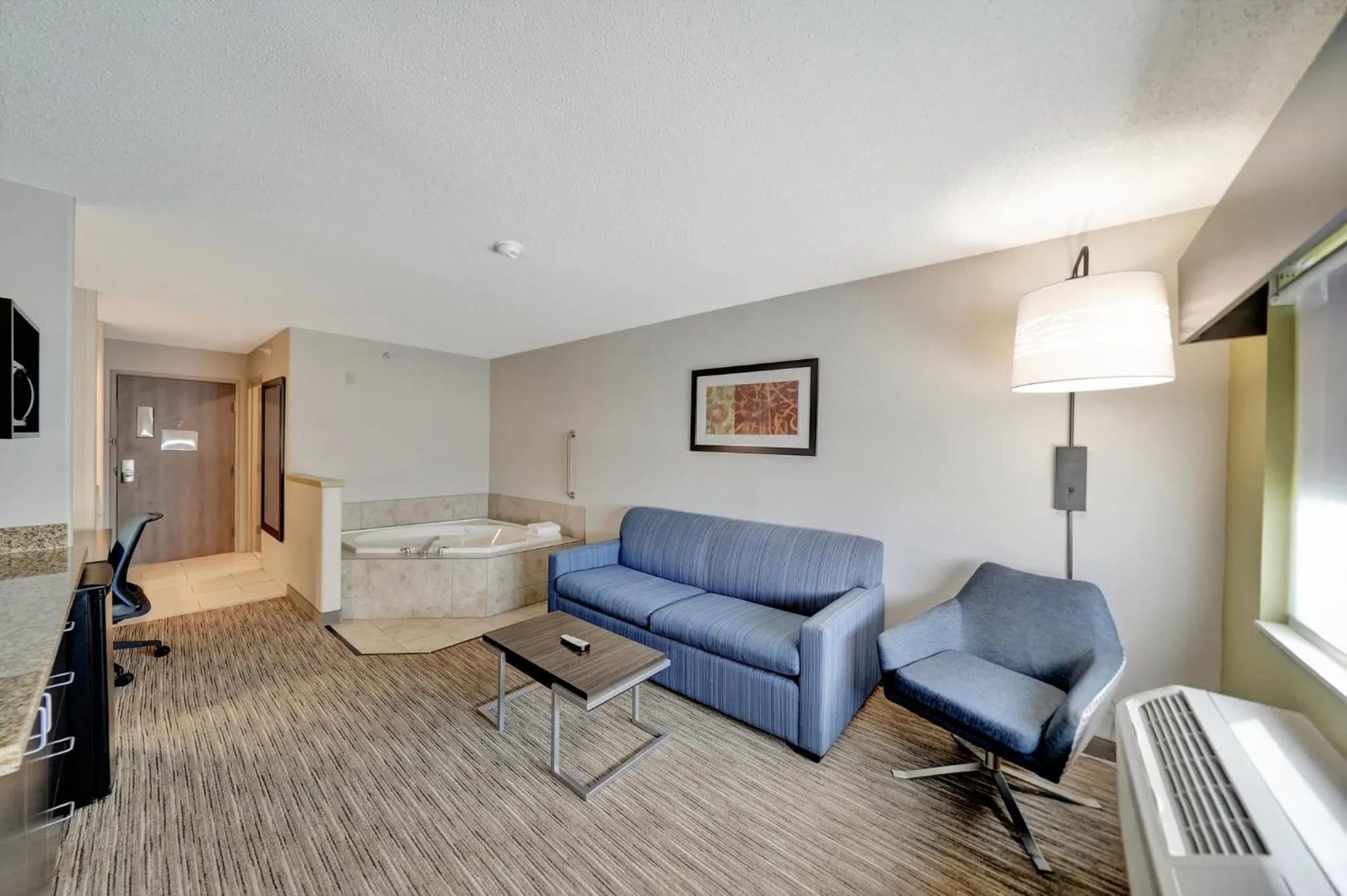 Bedroom in Holiday Inn Express Hotel & Suites Beatrice by IHG