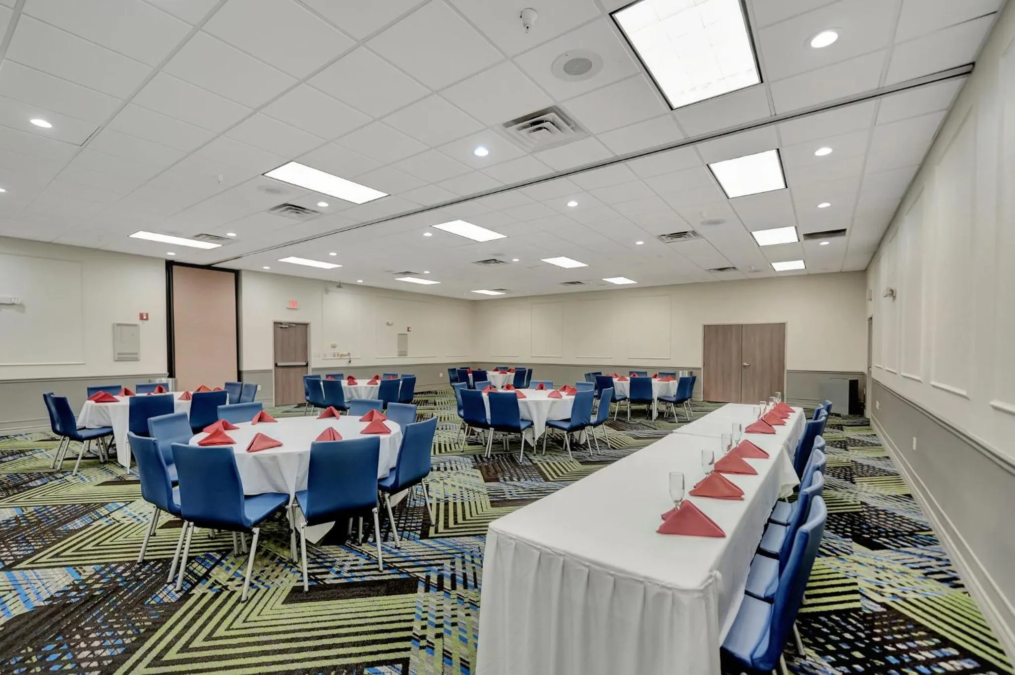 Meeting/conference room in Holiday Inn Express Hotel & Suites Beatrice by IHG