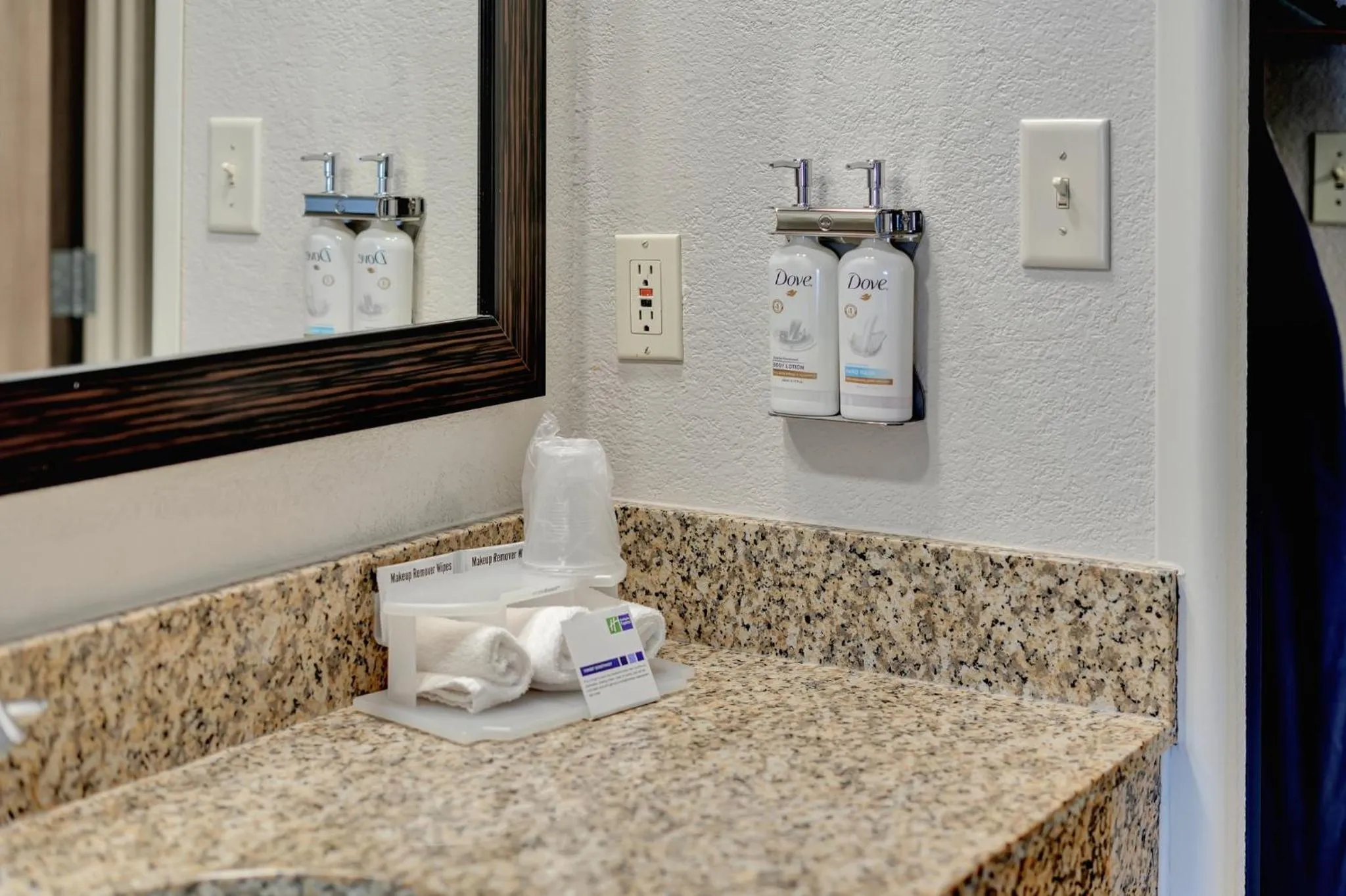 Bedroom in Holiday Inn Express Hotel & Suites Beatrice by IHG