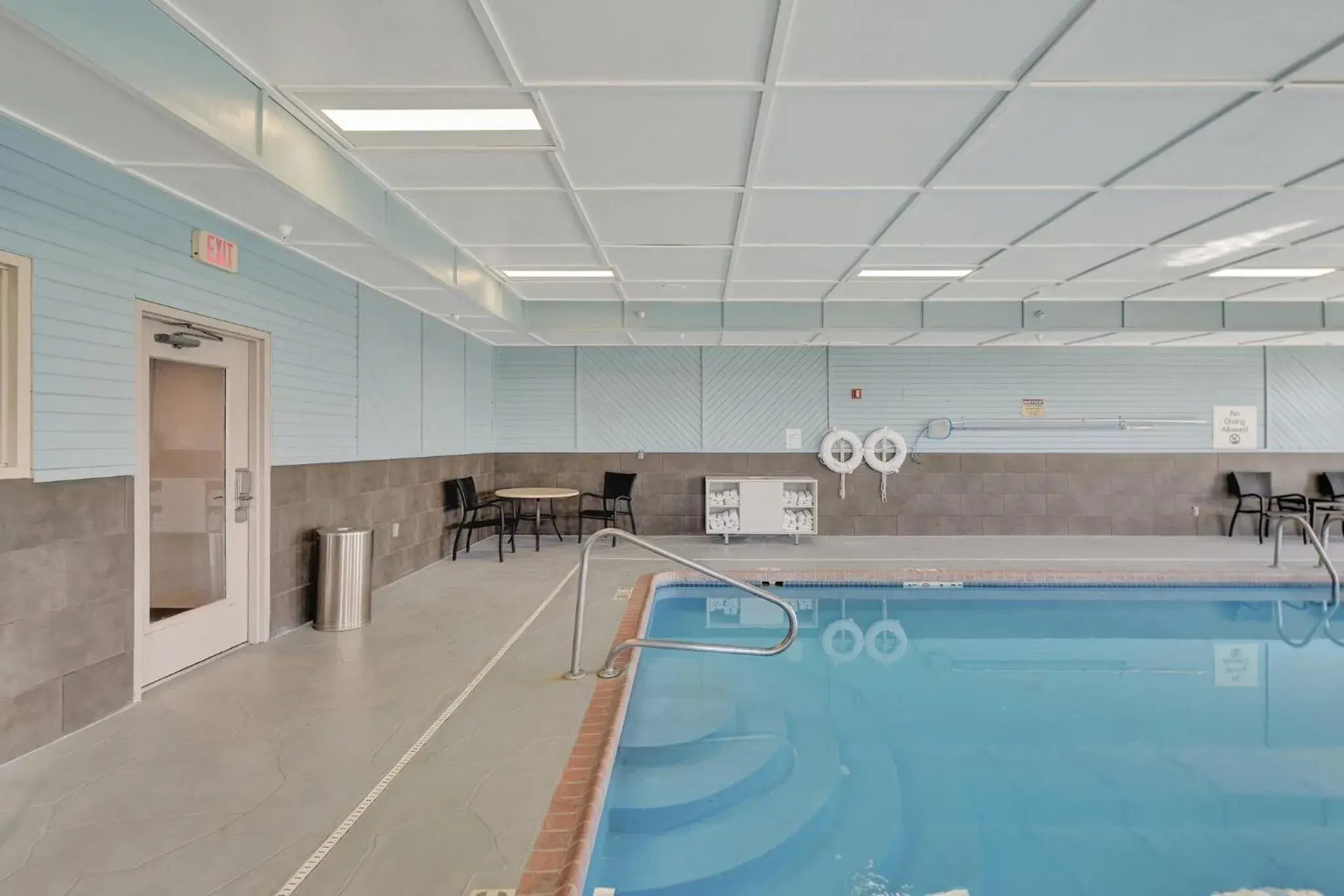 Swimming pool in Holiday Inn Express Hotel & Suites Beatrice by IHG Swimming pool in Holiday Inn Express Hotel & Suites Beatrice by IHG