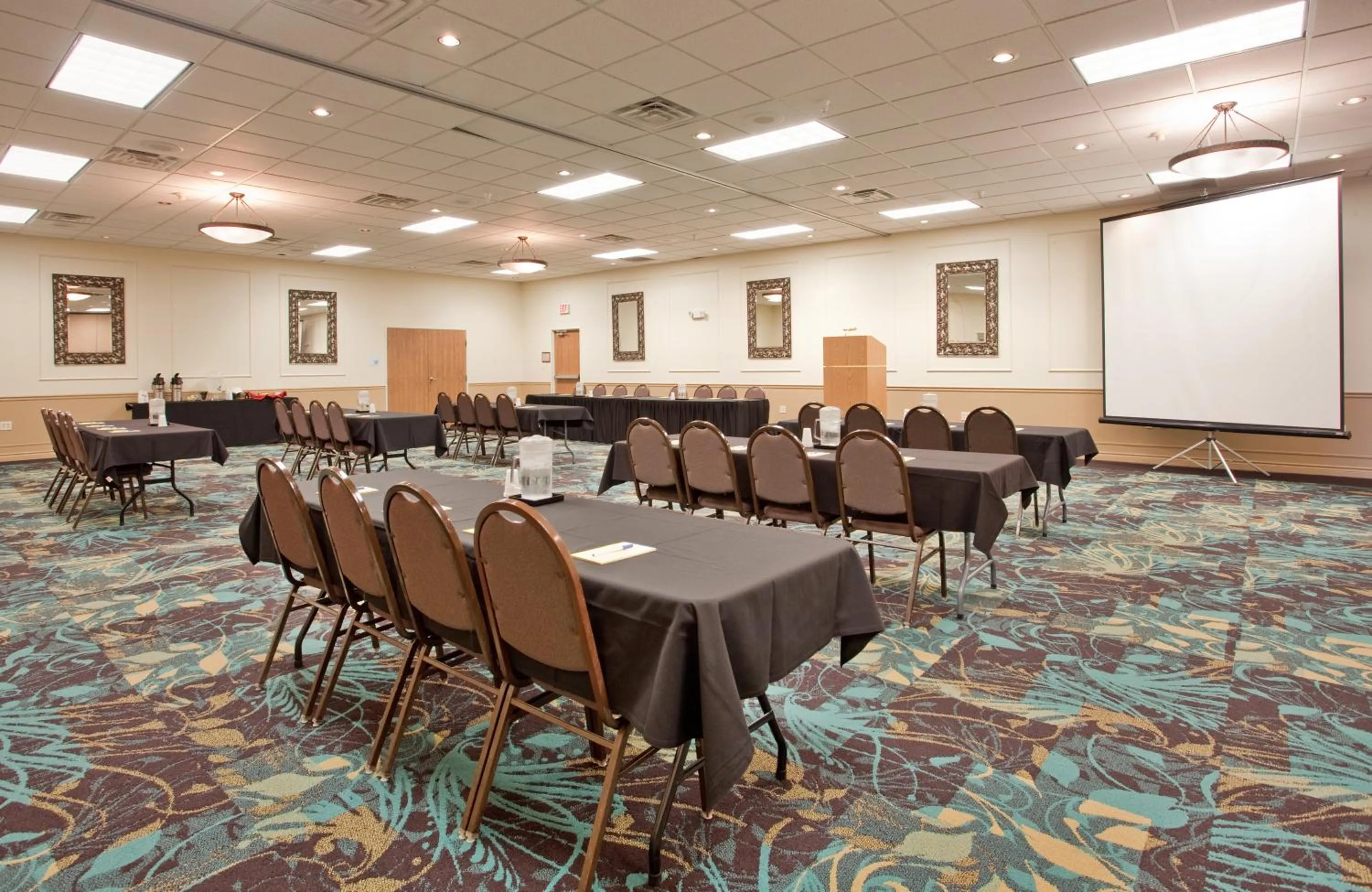 Meeting/conference room in Holiday Inn Express Hotel & Suites Beatrice by IHG