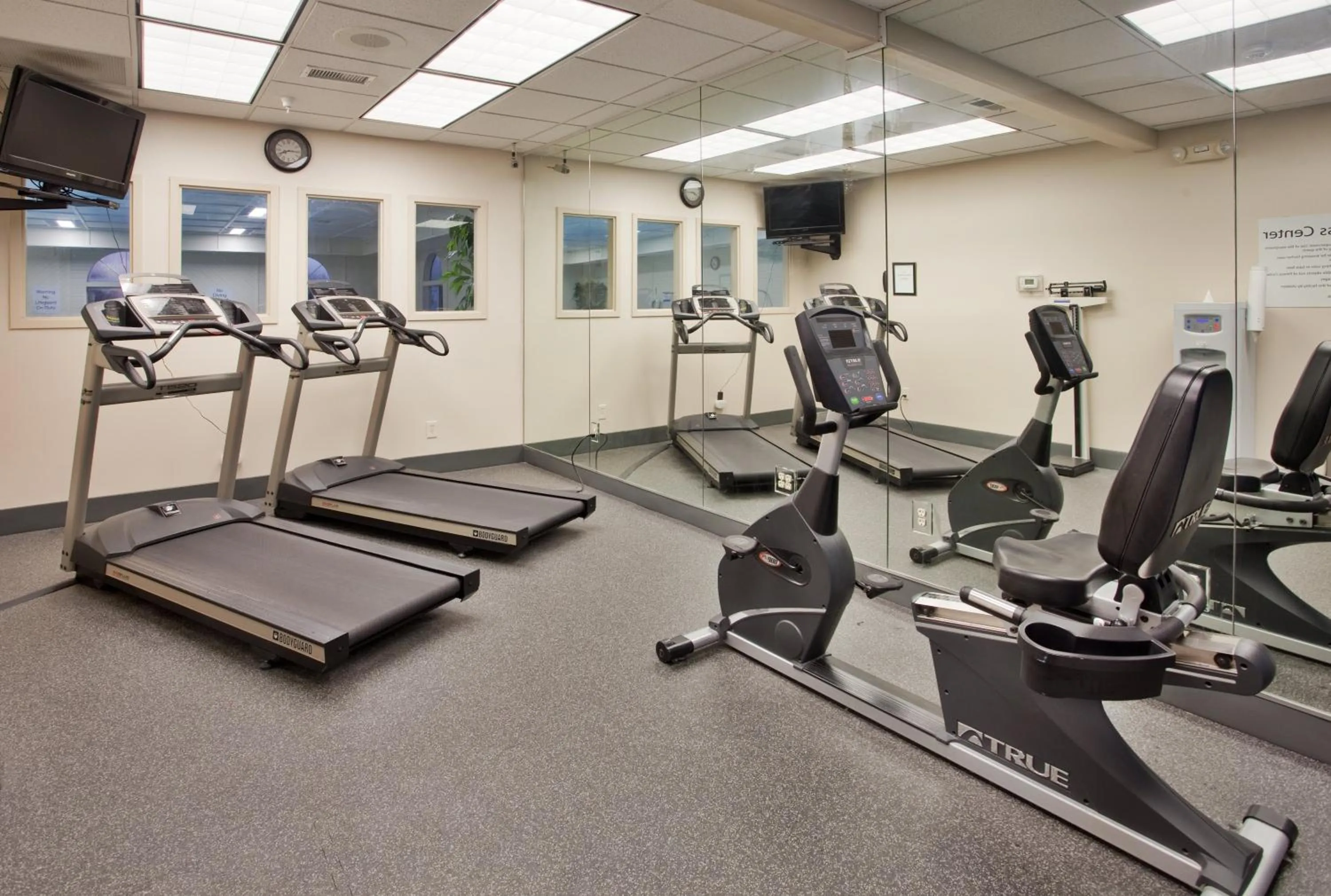 Fitness centre/facilities in Holiday Inn Express Hotel & Suites Beatrice by IHG
