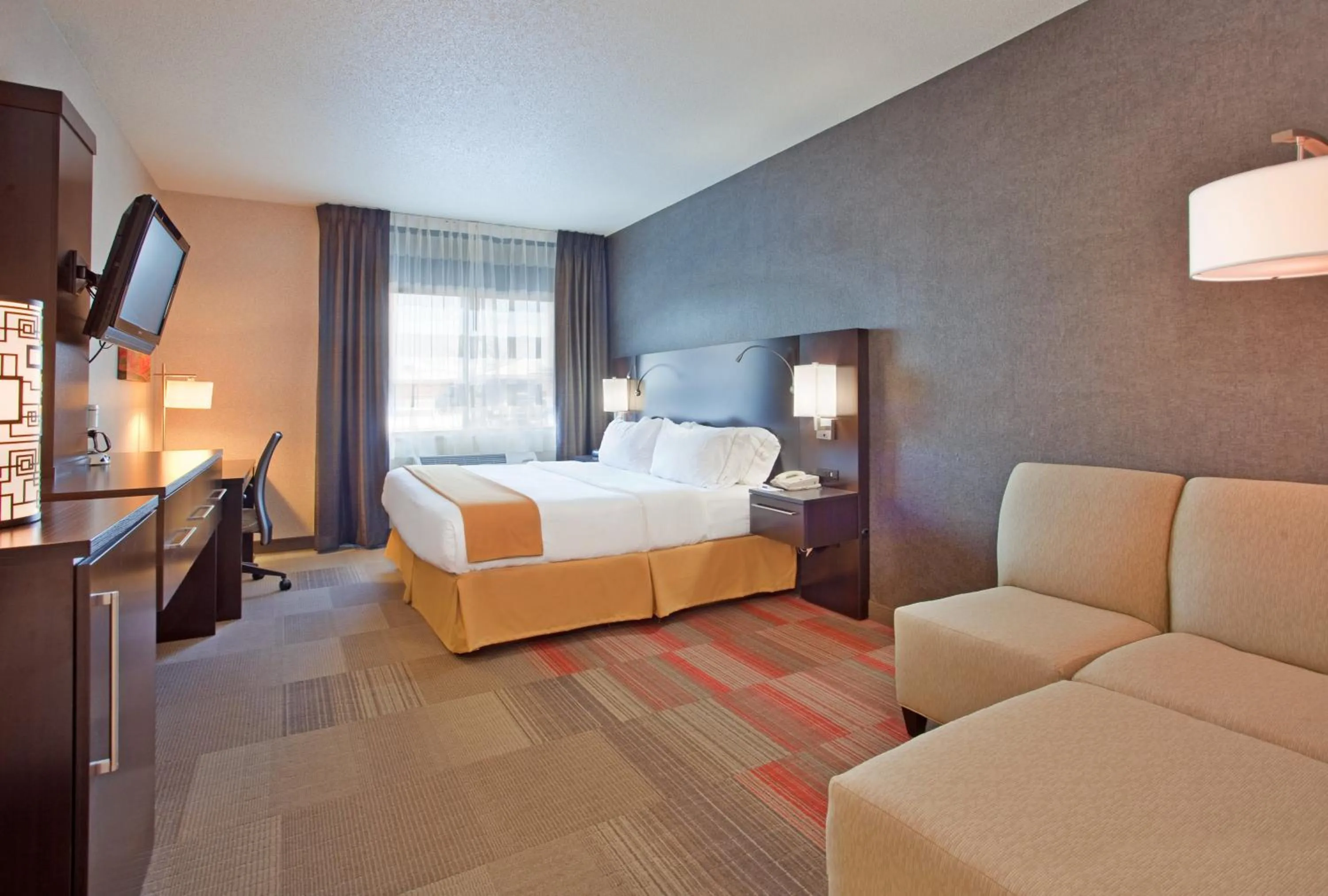 Photo of the whole room, Bed in Holiday Inn Express Hotel & Suites Beatrice by IHG