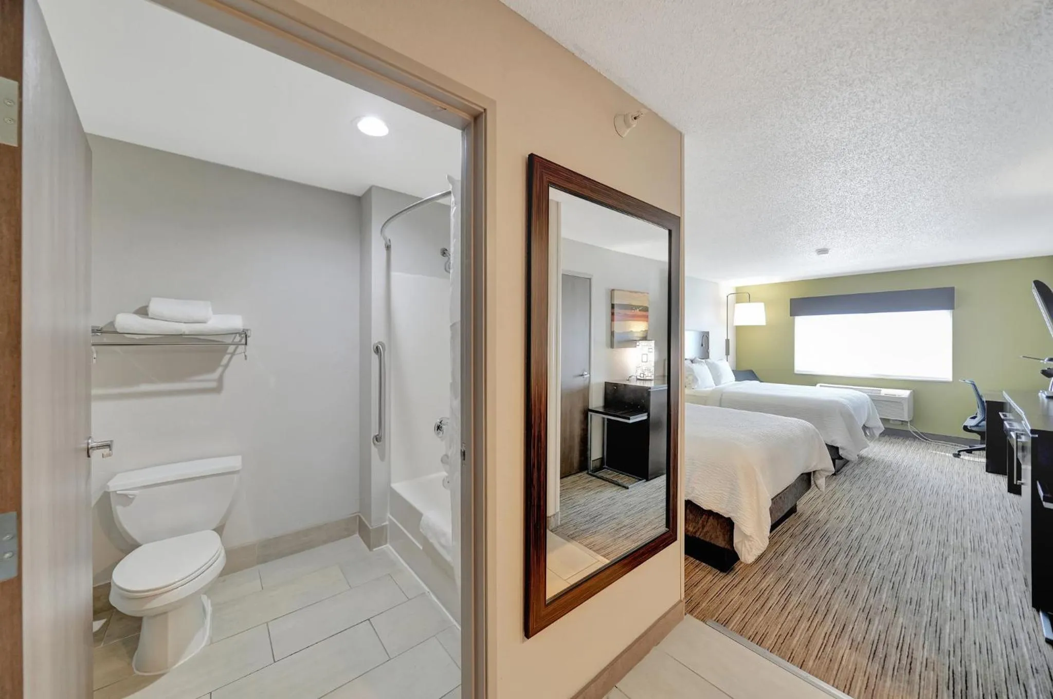 Bathroom, Bed in Holiday Inn Express Hotel & Suites Beatrice by IHG