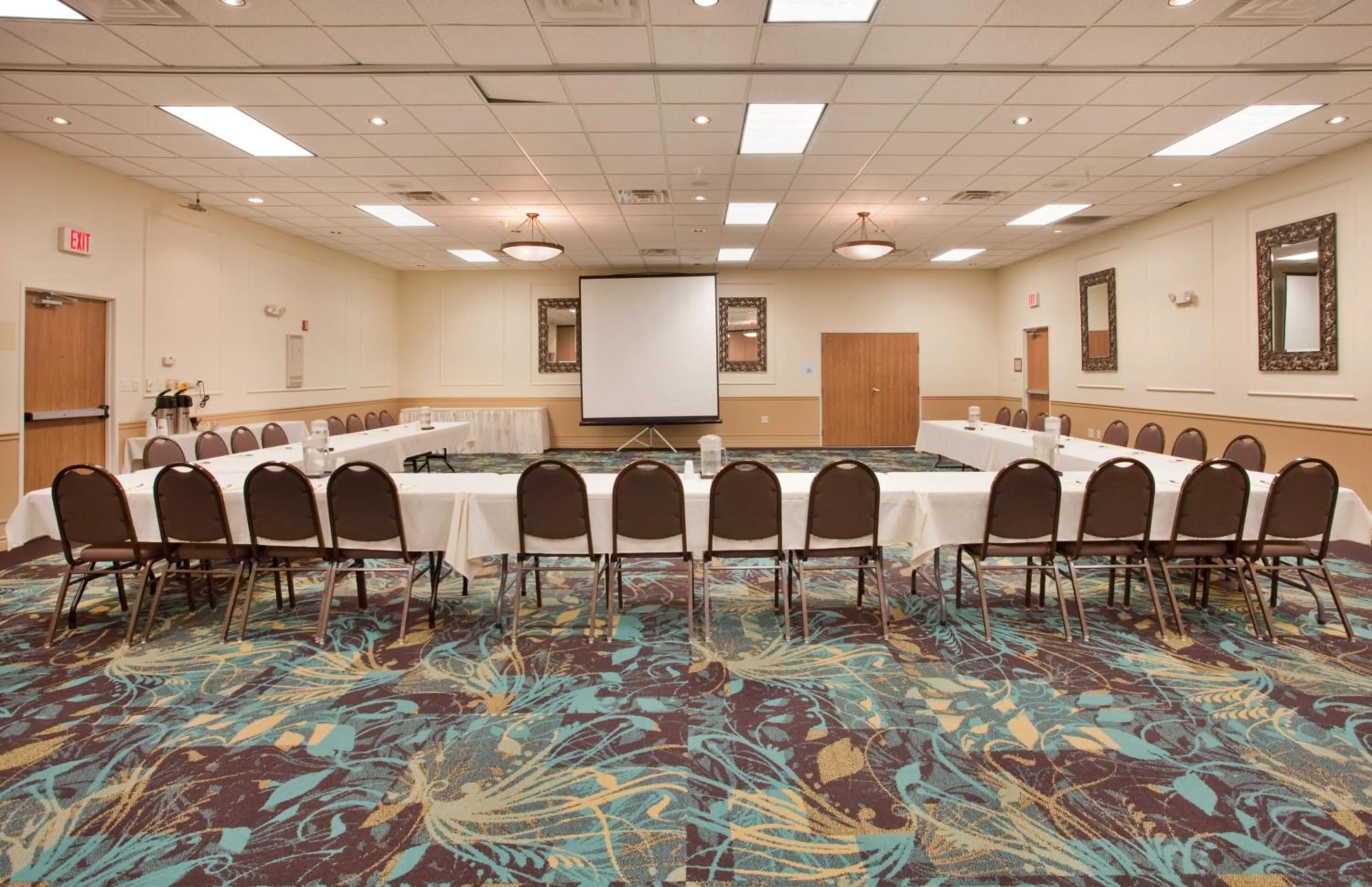 Meeting/conference room in Holiday Inn Express Hotel & Suites Beatrice by IHG