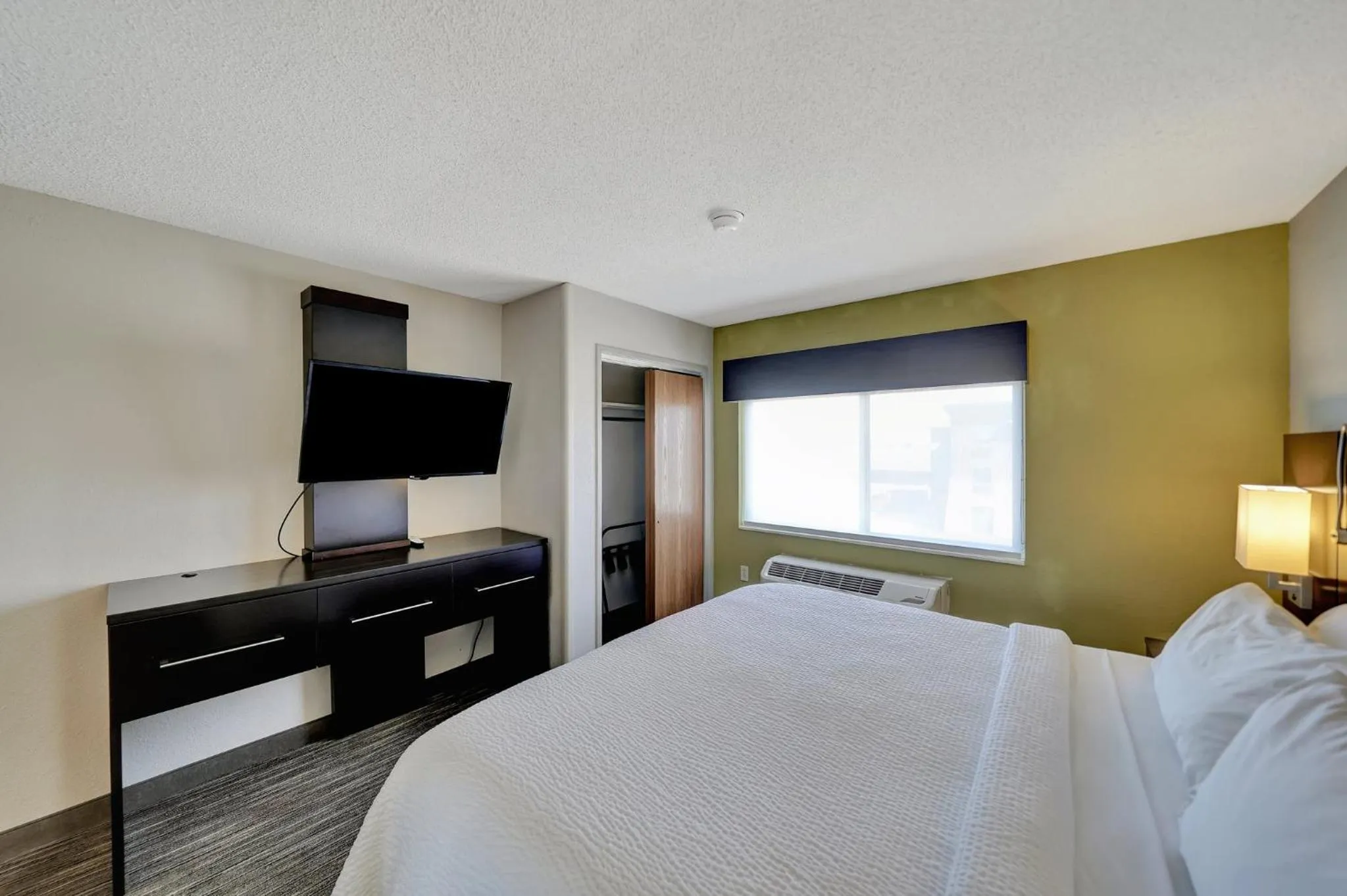 Photo of the whole room, Bed in Holiday Inn Express Hotel & Suites Beatrice by IHG