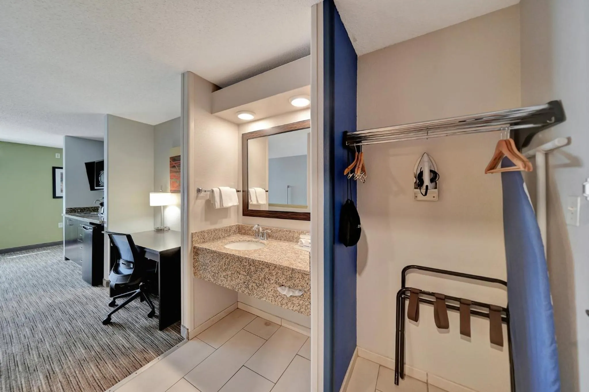 Bedroom, Bed in Holiday Inn Express Hotel & Suites Beatrice by IHG