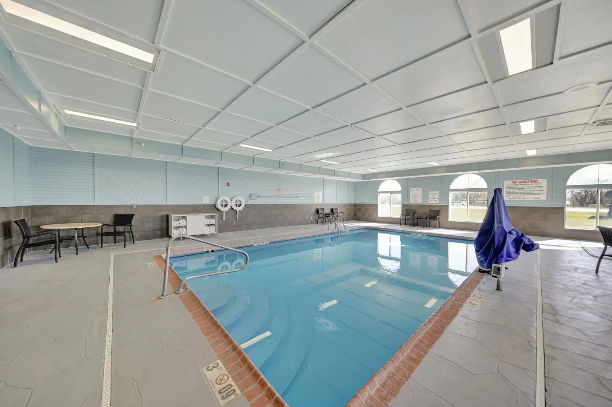Swimming pool in Holiday Inn Express Hotel & Suites Beatrice by IHG
