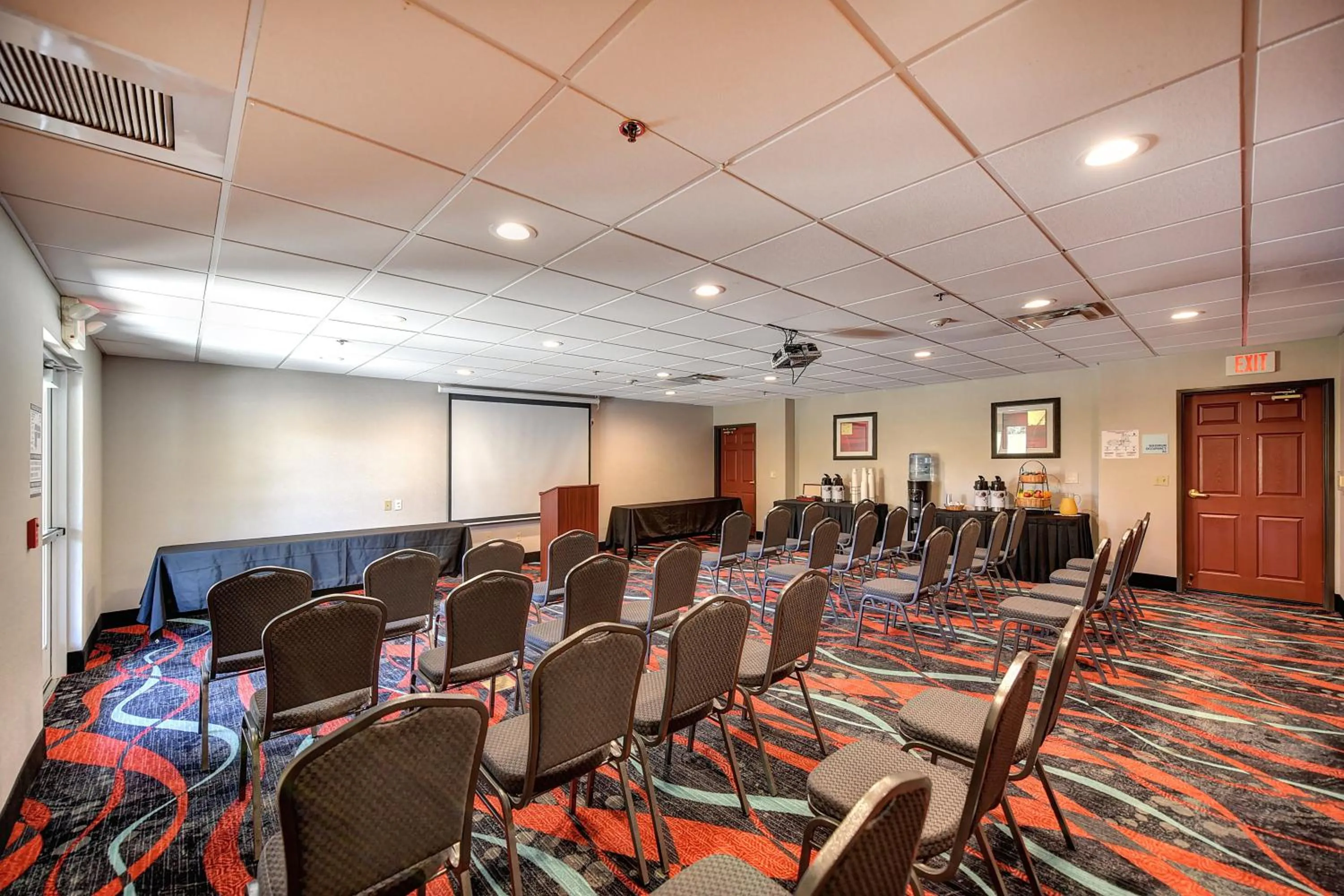Meeting/conference room in Holiday Inn Express Hotel & Suites Manteca by IHG