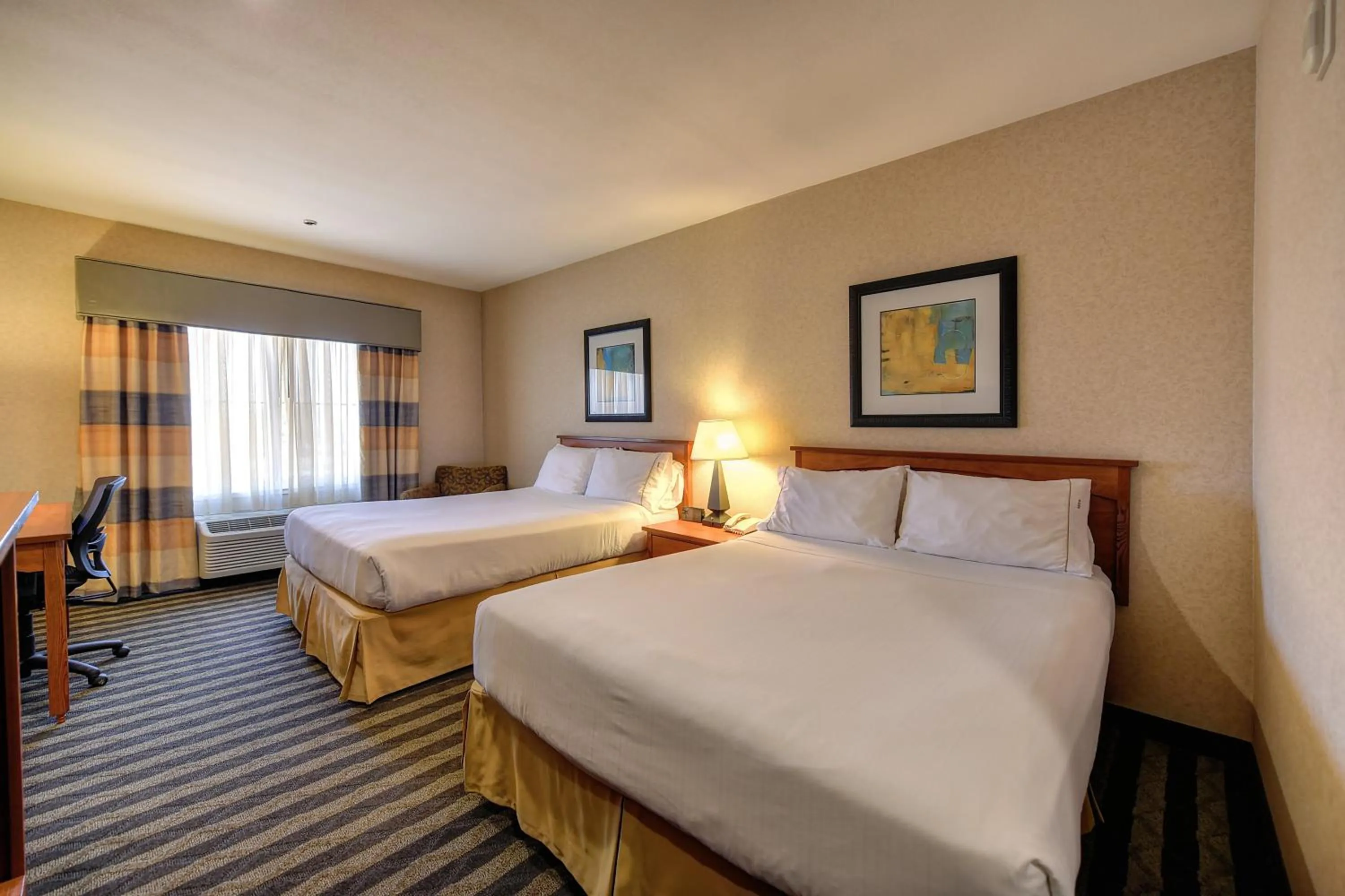 Photo of the whole room, Bed in Holiday Inn Express Hotel & Suites Manteca by IHG