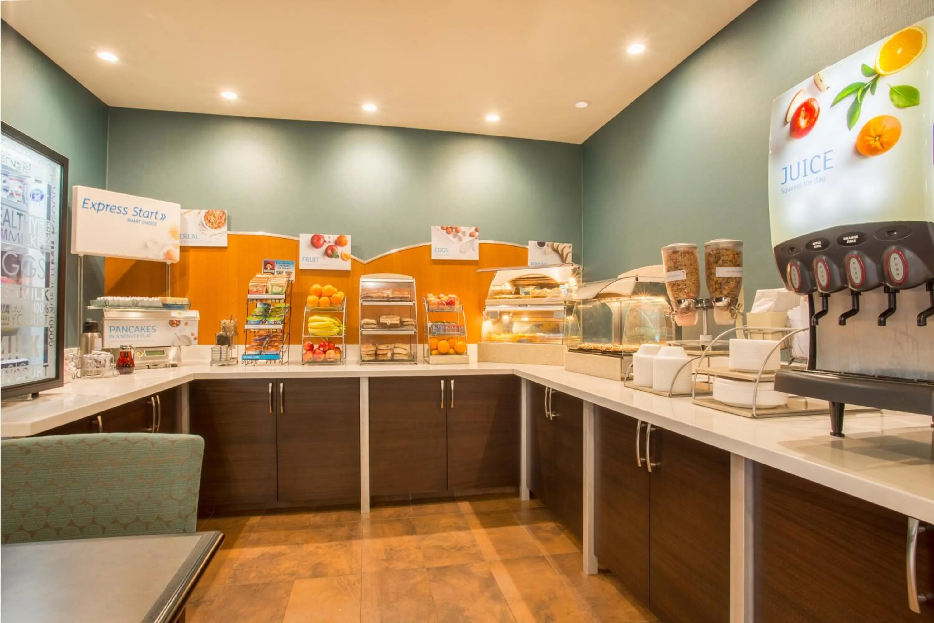 Breakfast in Holiday Inn Express Hotel & Suites Manteca by IHG