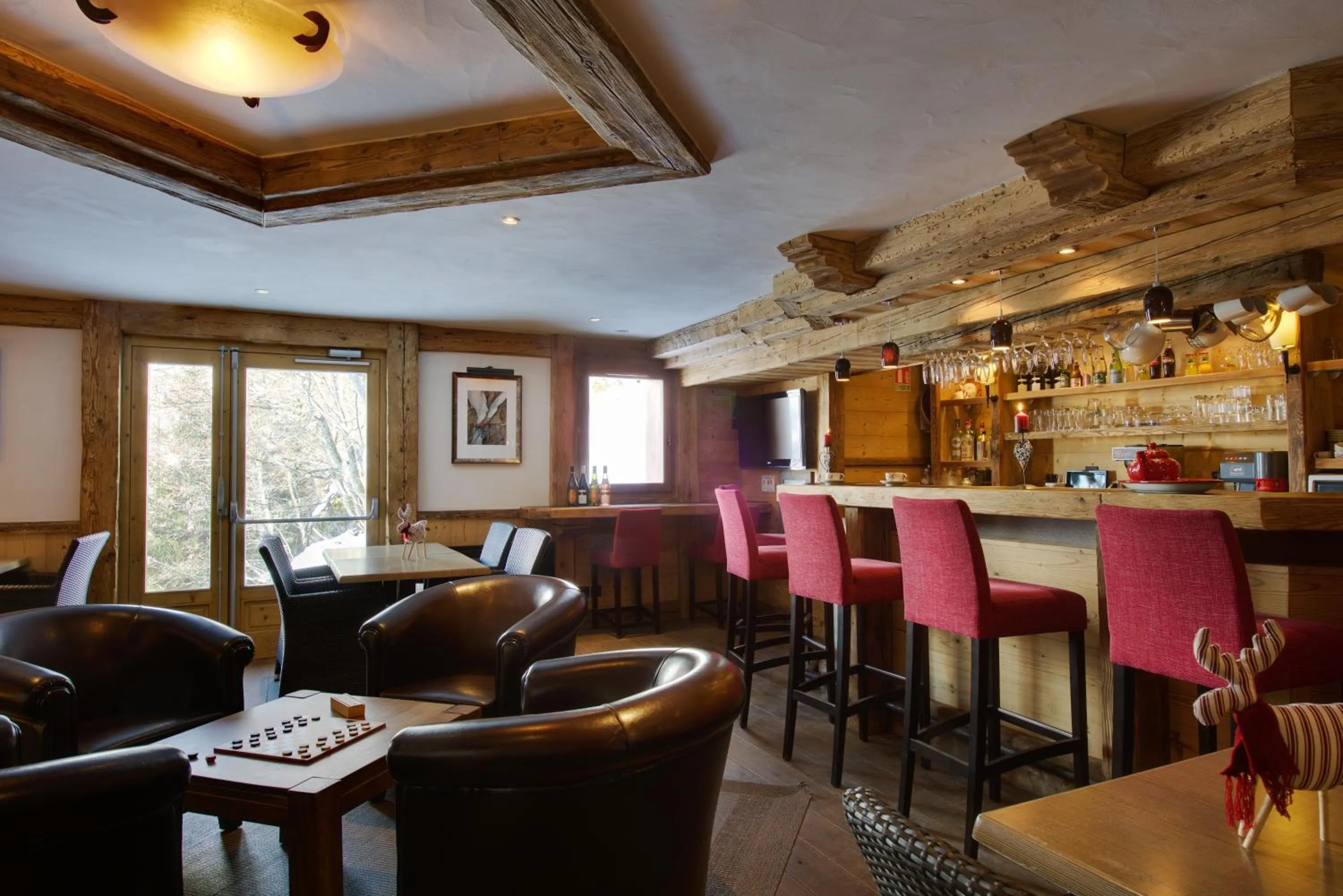 Lounge or bar in CGH Résidences & Spas Le Ruitor