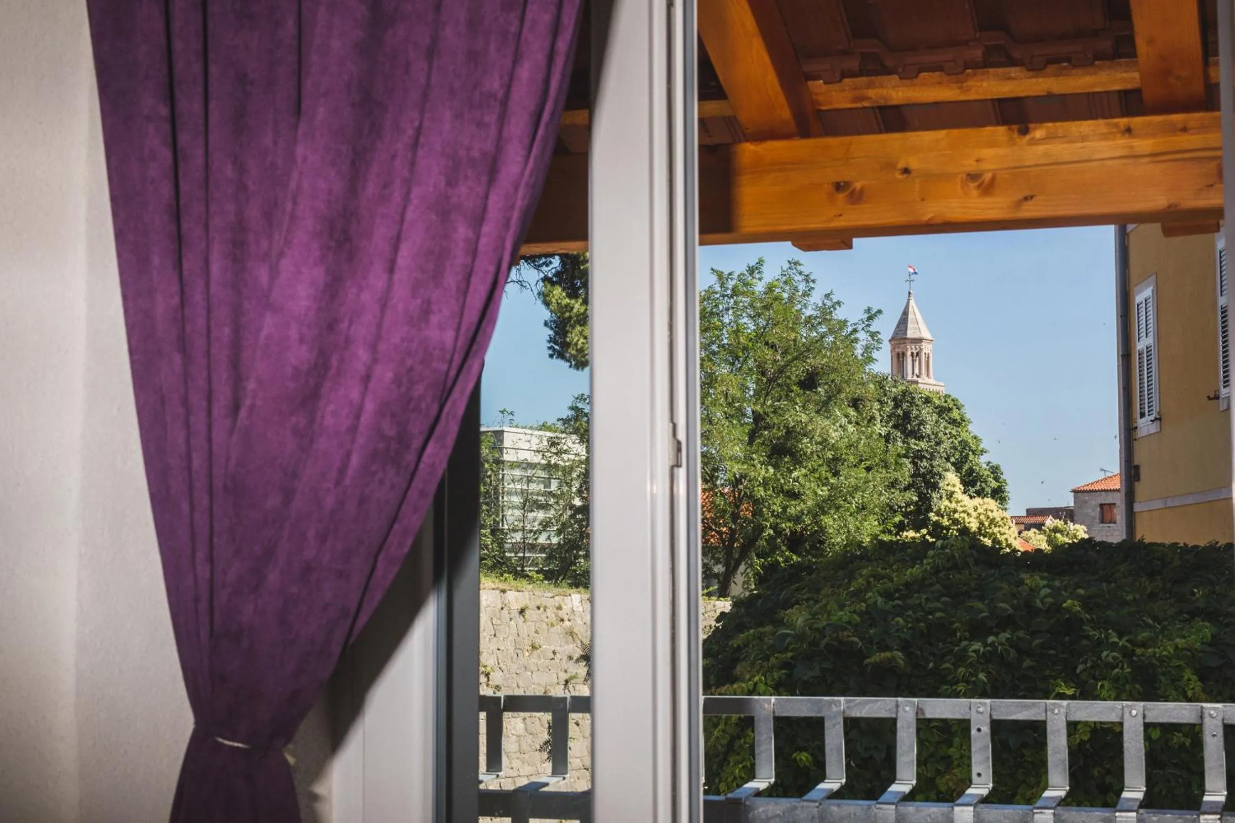 Sir George Luxury Suites