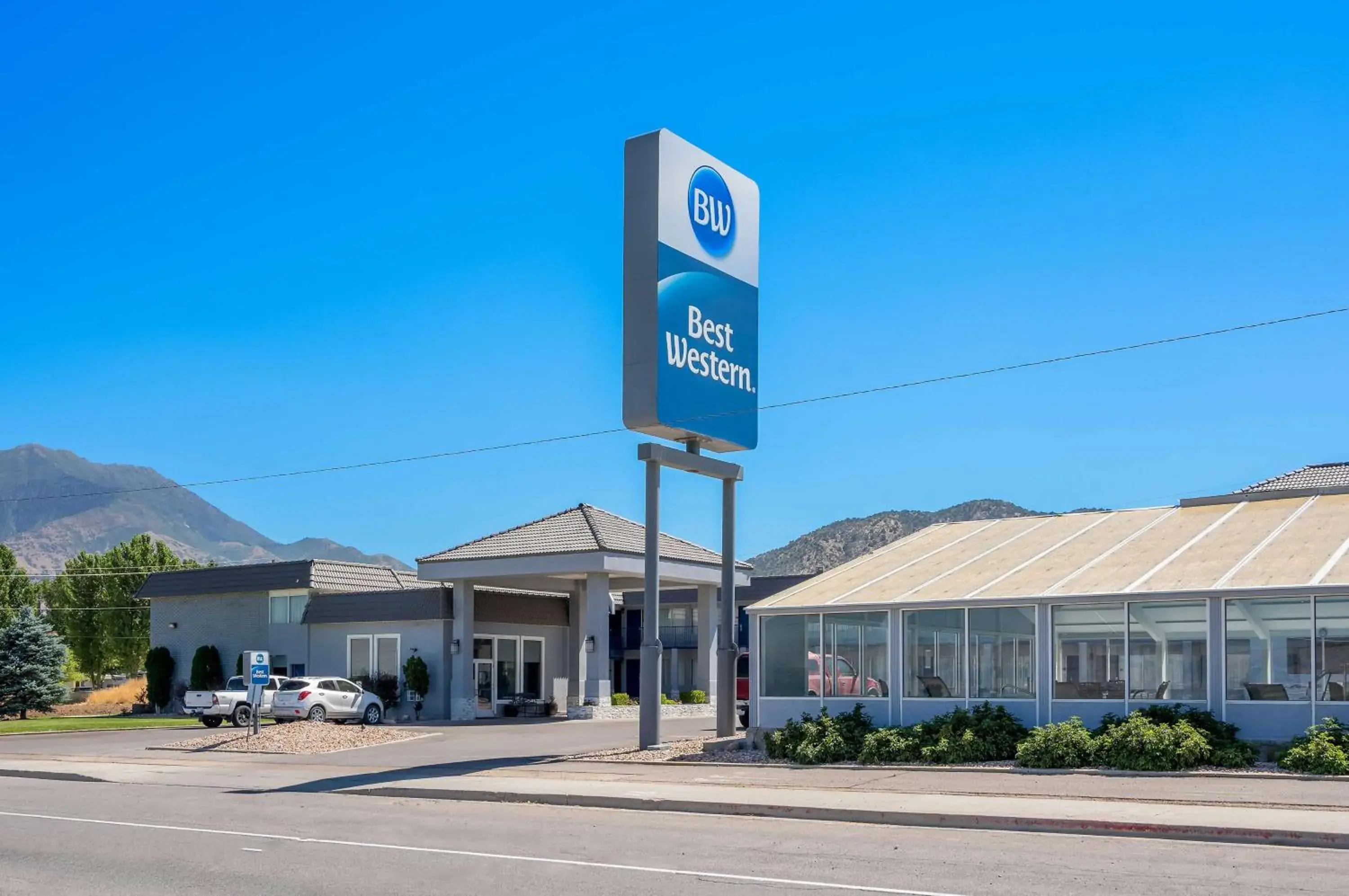 Property building in Best Western Paradise Inn Property building in Best Western Paradise Inn