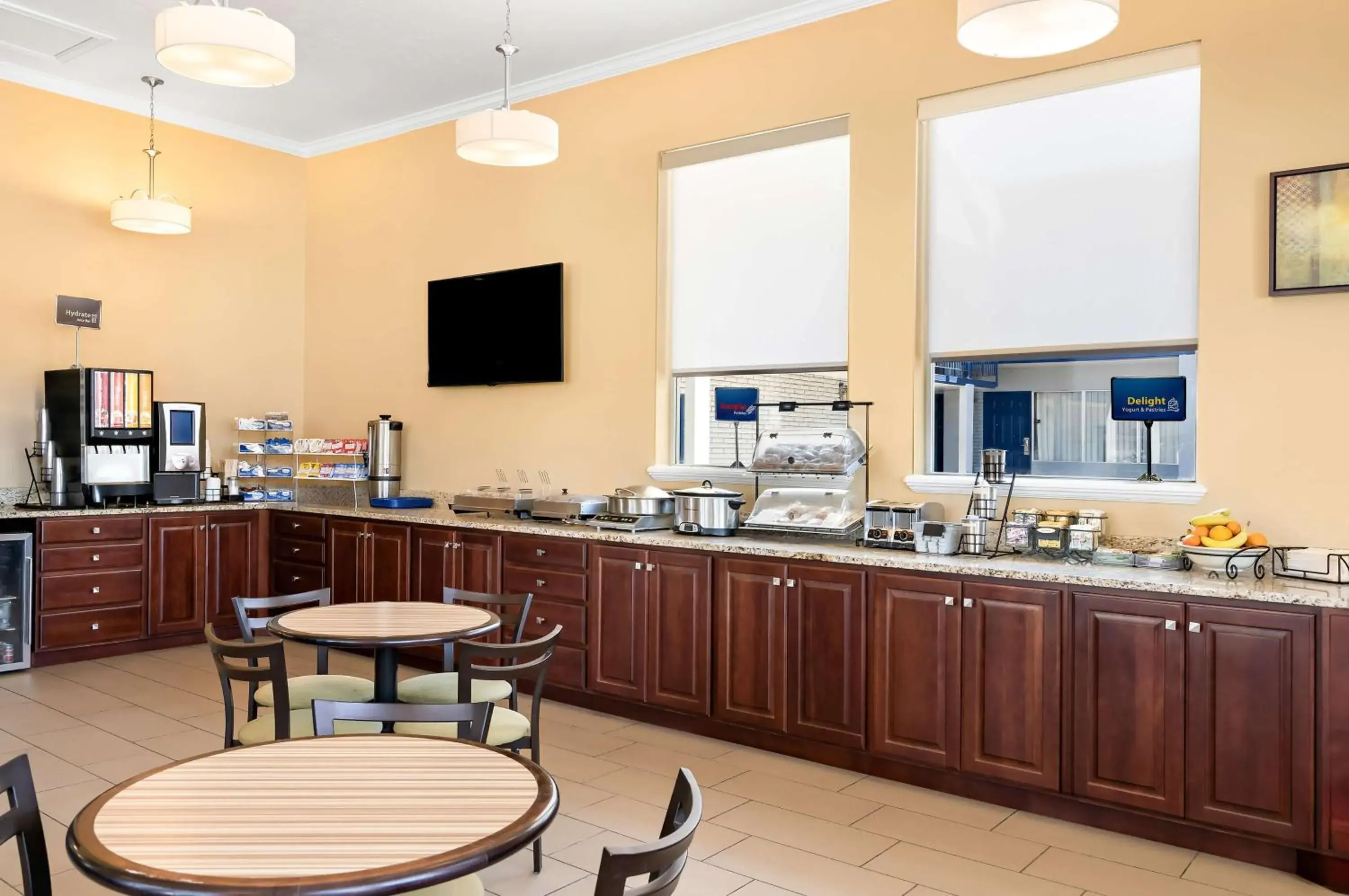 Breakfast in Best Western Paradise Inn Breakfast in Best Western Paradise Inn