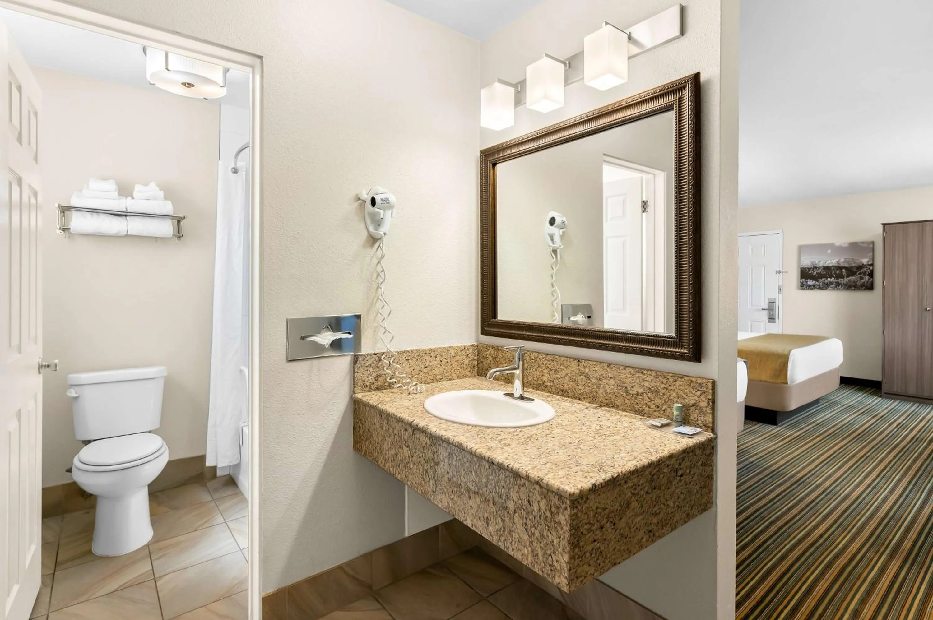 Bedroom in Best Western Paradise Inn