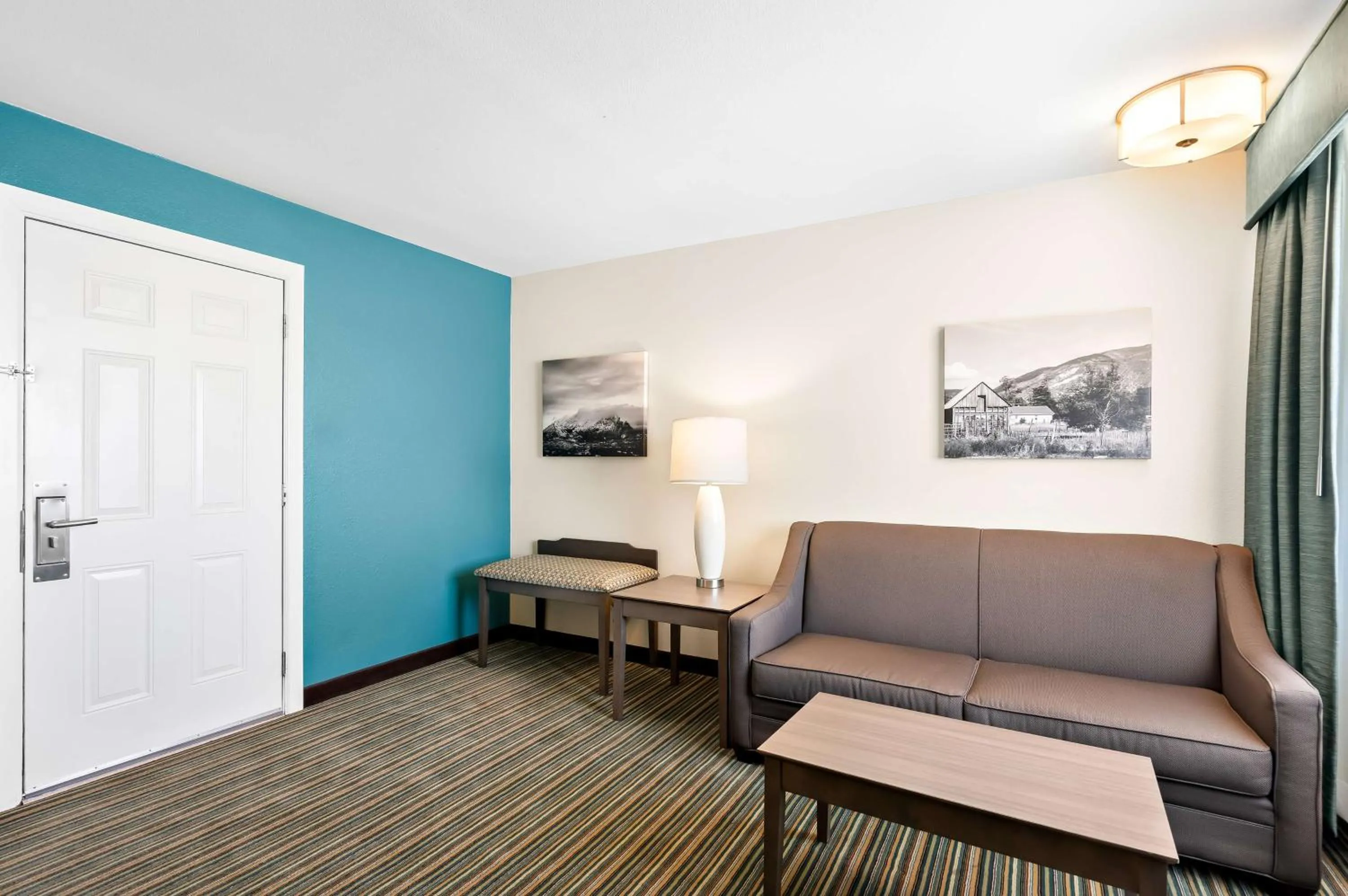 Bedroom in Best Western Paradise Inn