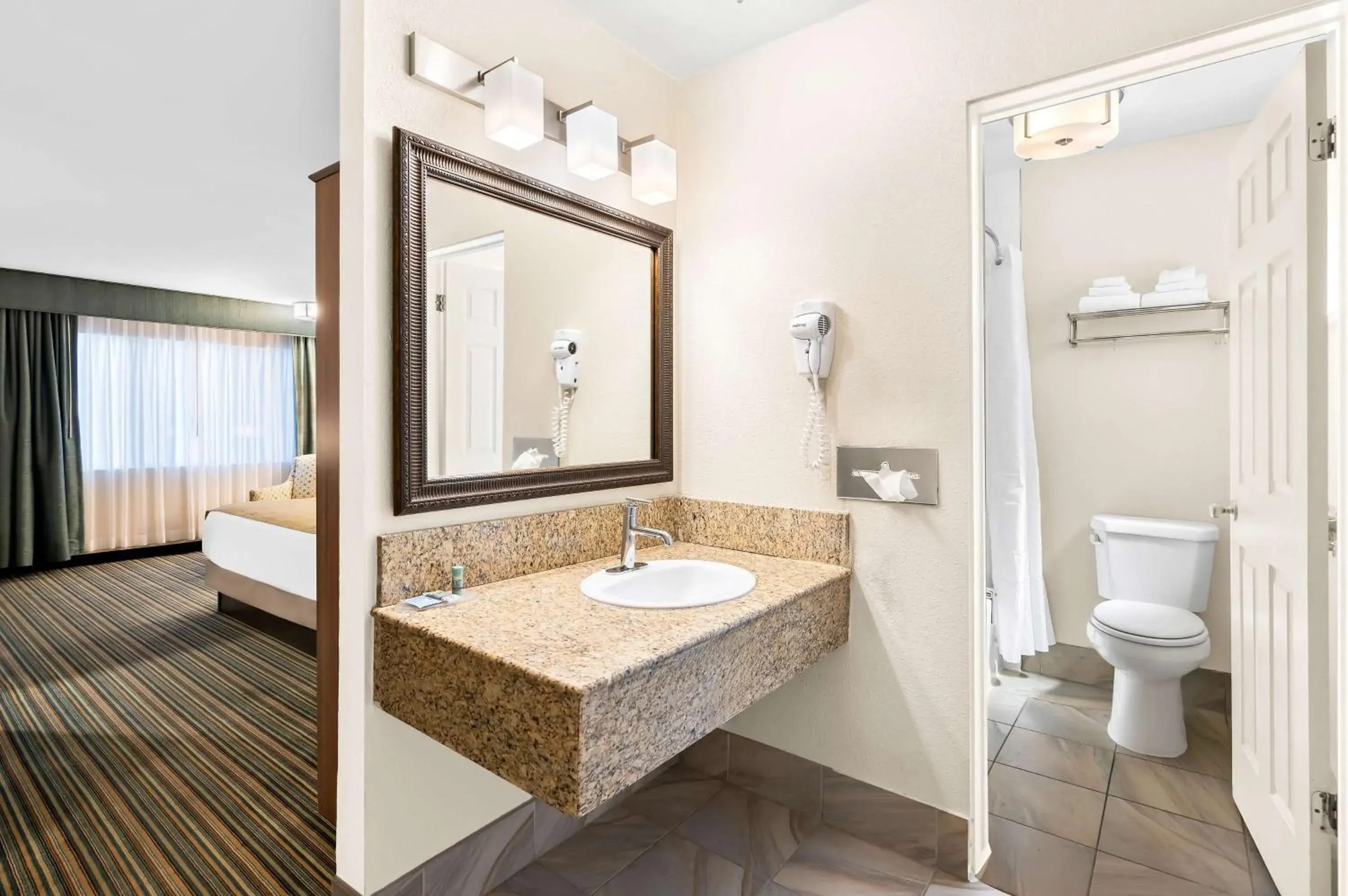 Bedroom in Best Western Paradise Inn Bedroom in Best Western Paradise Inn