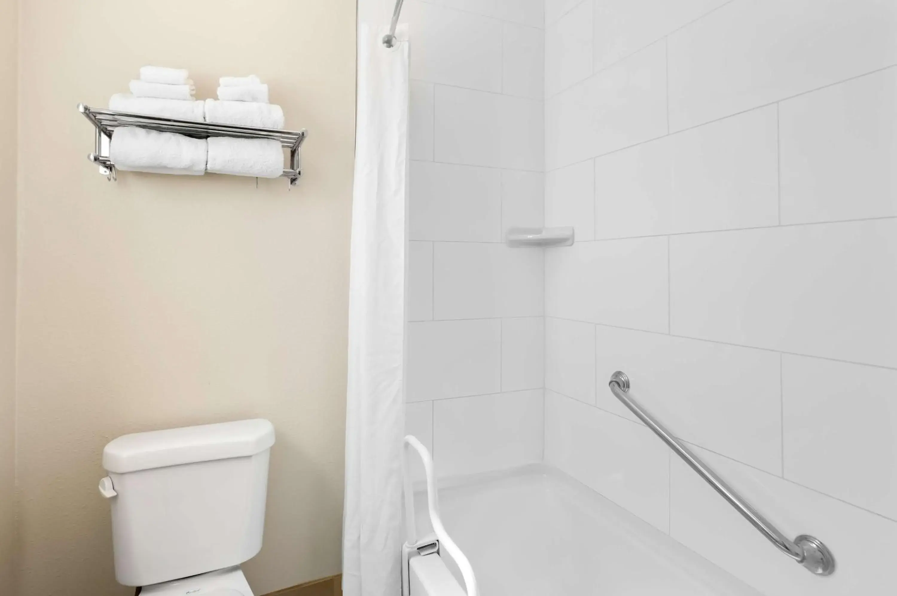 Bathroom in Best Western Paradise Inn Bathroom in Best Western Paradise Inn