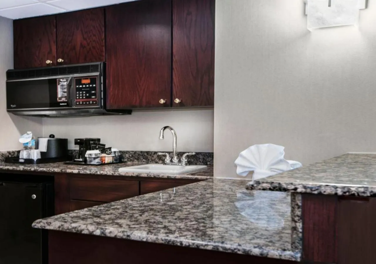 Kitchen or kitchenette in Holiday Inn Springdale-Fayetteville Area by IHG