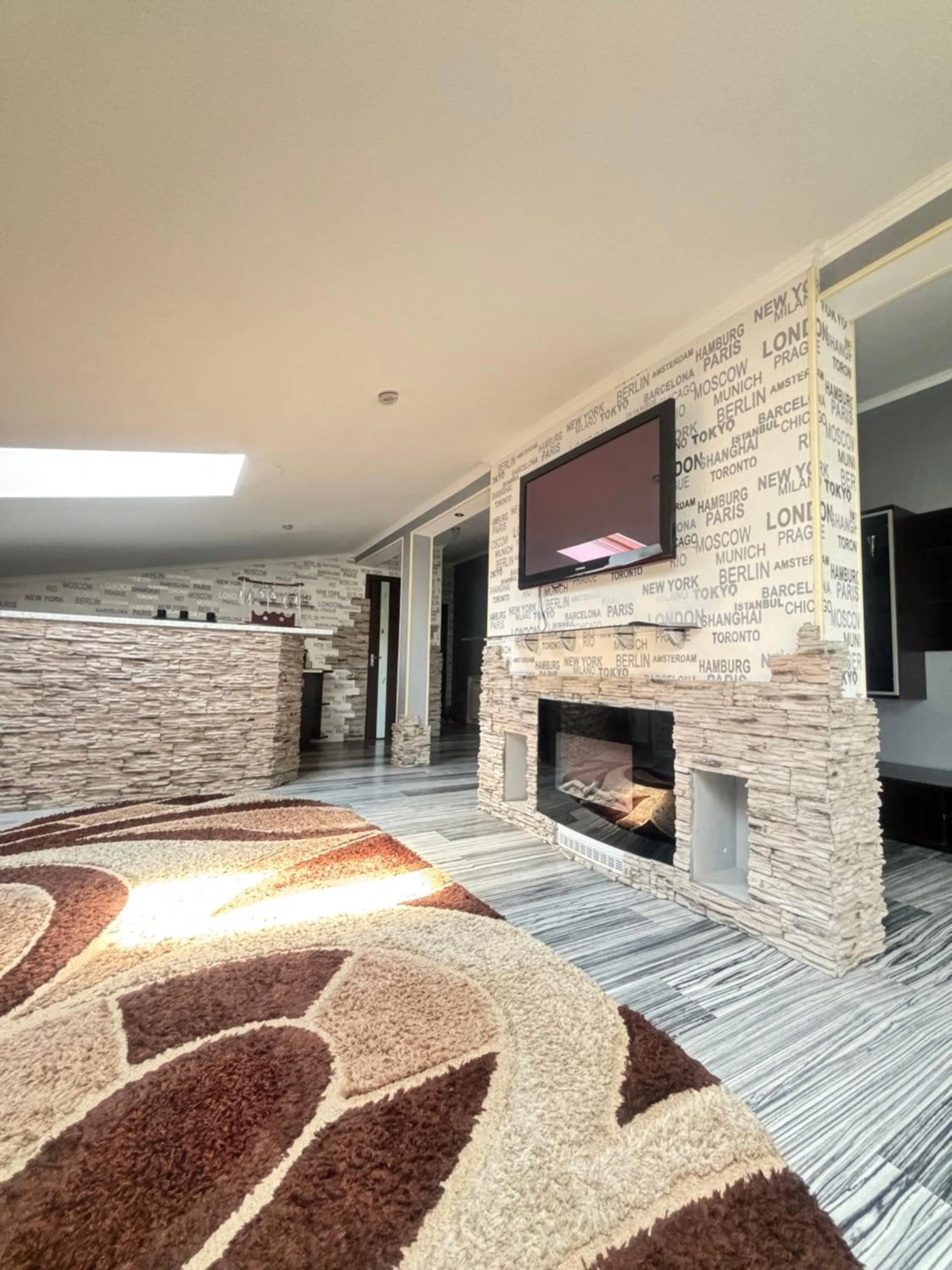 Stone City Apartment in Park Zone