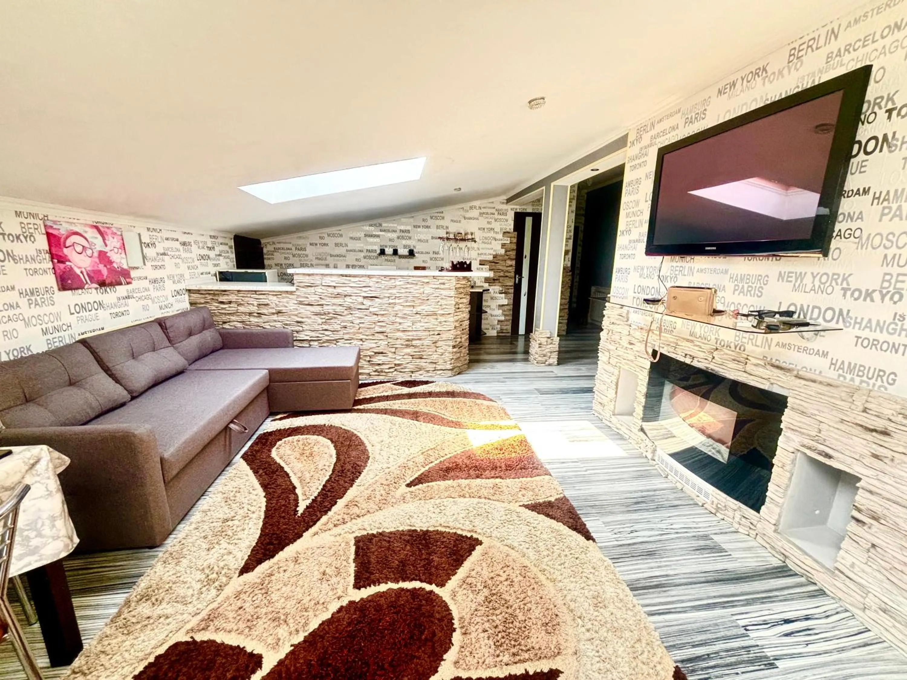 Stone City Apartment in Park Zone