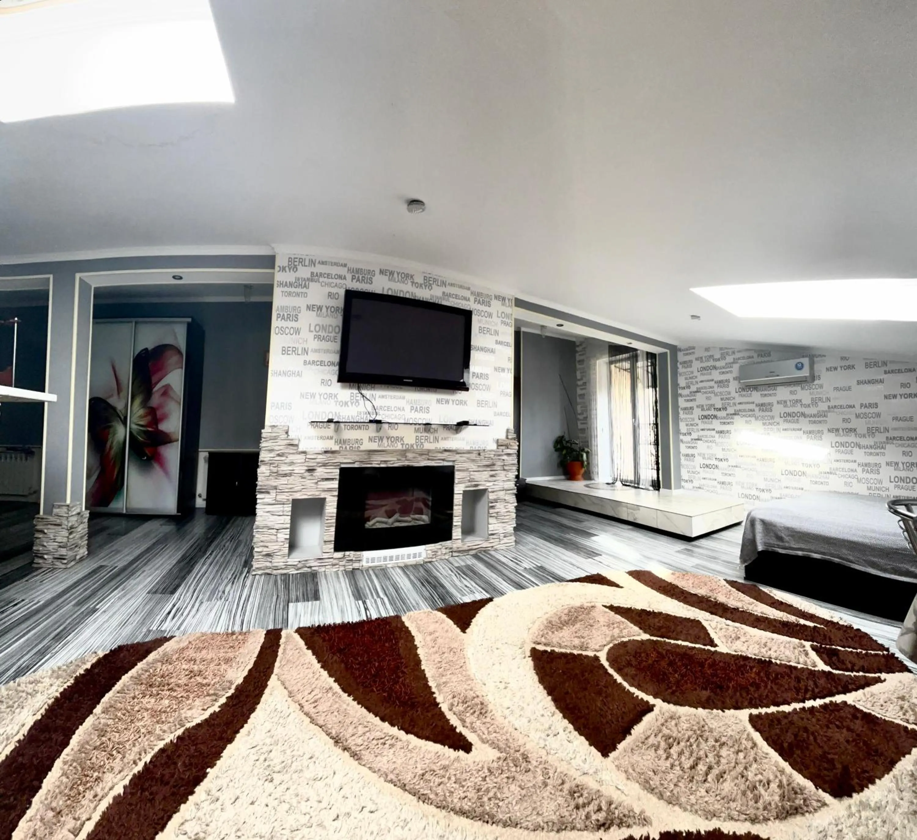 Stone City Apartment in Park Zone