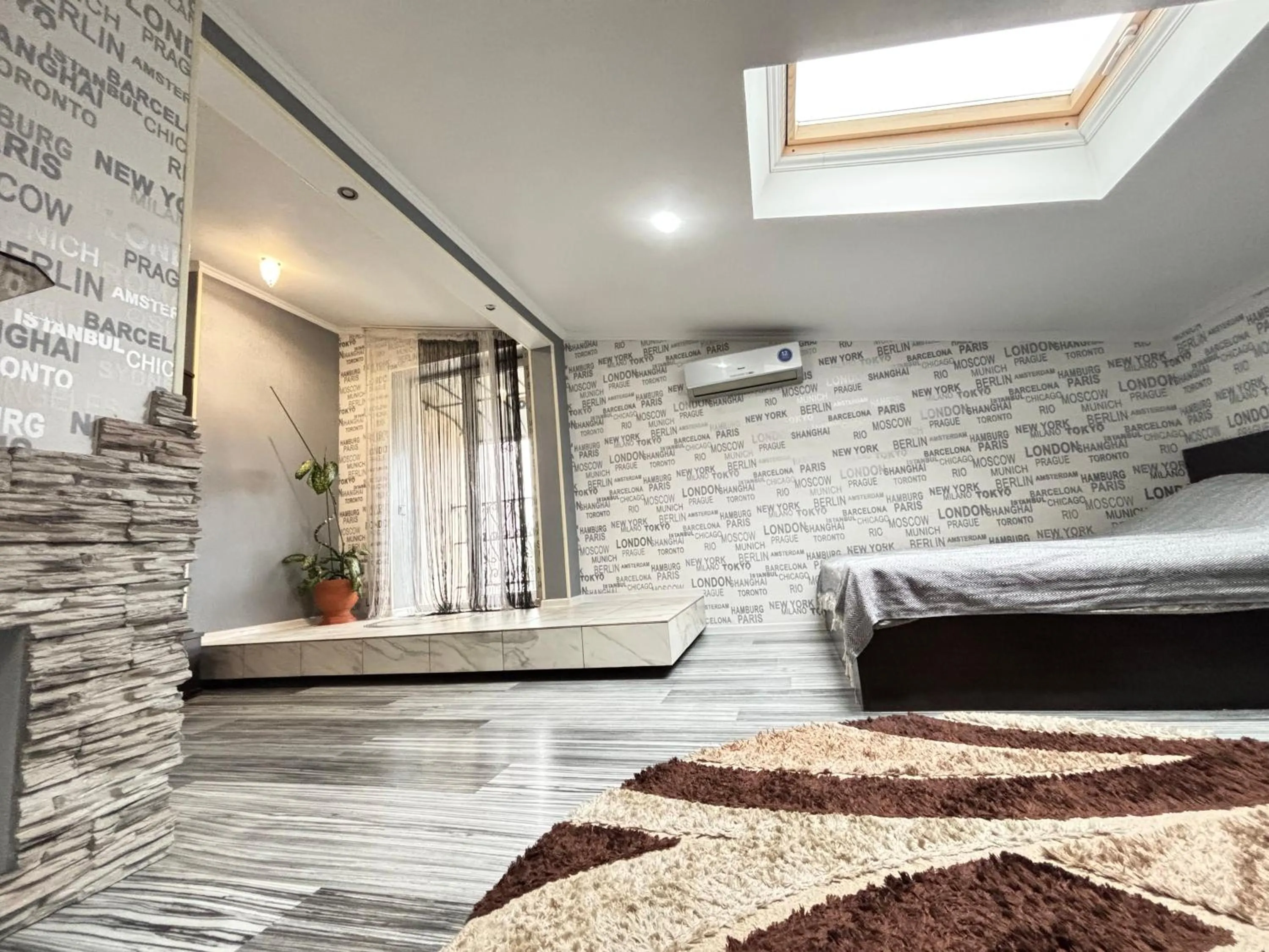 Stone City Apartment in Park Zone