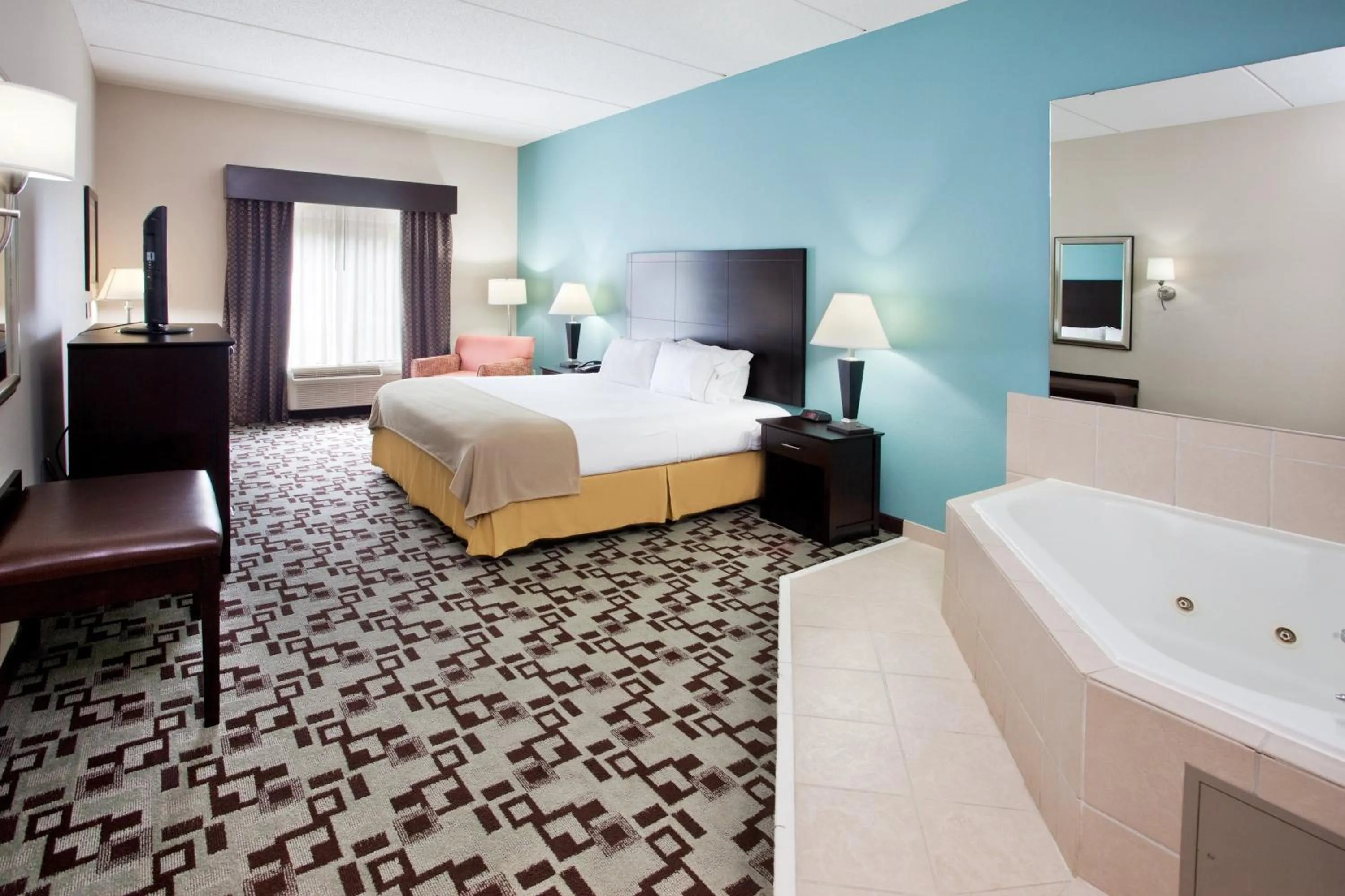 Photo of the whole room, Bed in Holiday Inn Express Apex - Raleigh by IHG