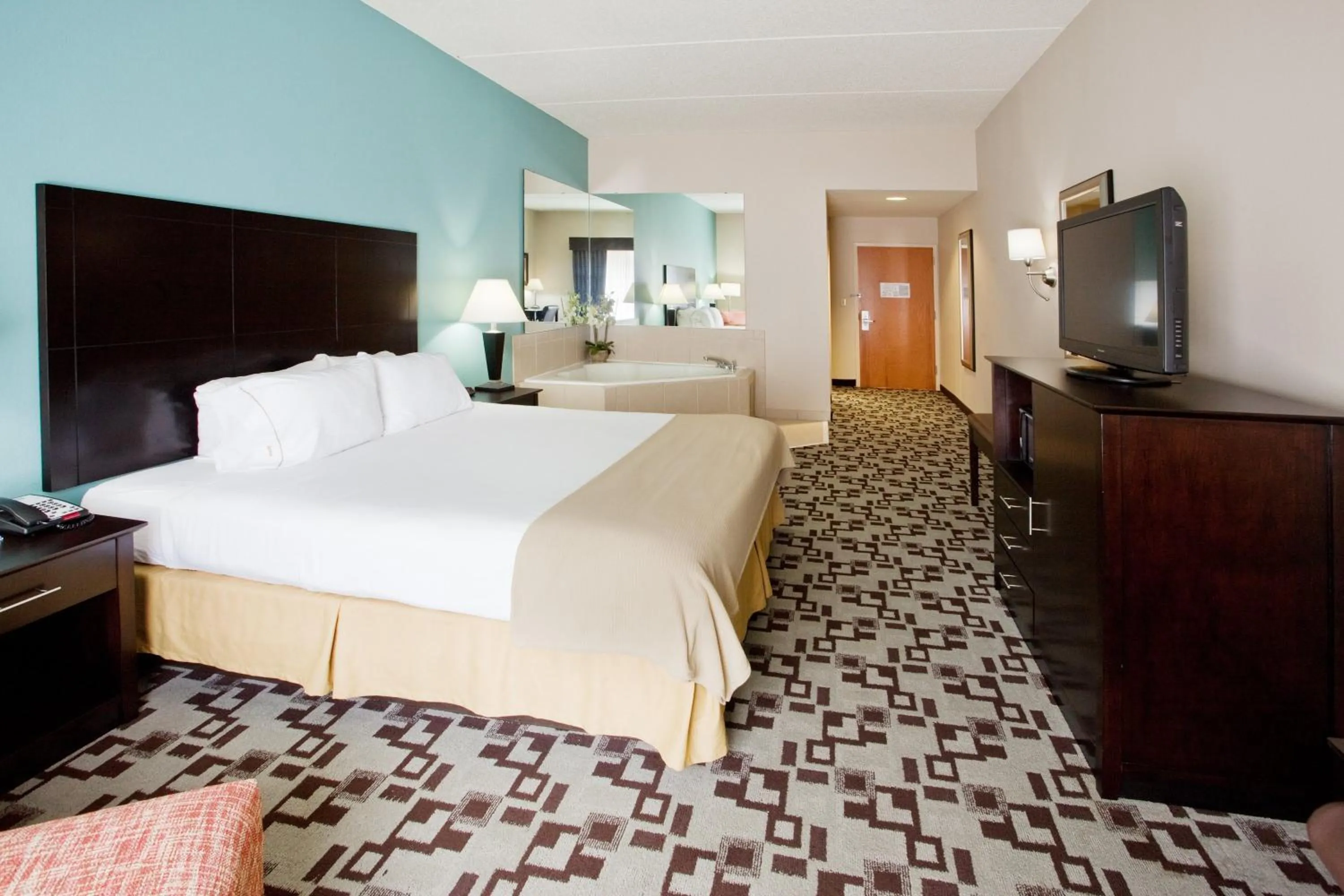 Photo of the whole room, Bed in Holiday Inn Express Apex - Raleigh by IHG