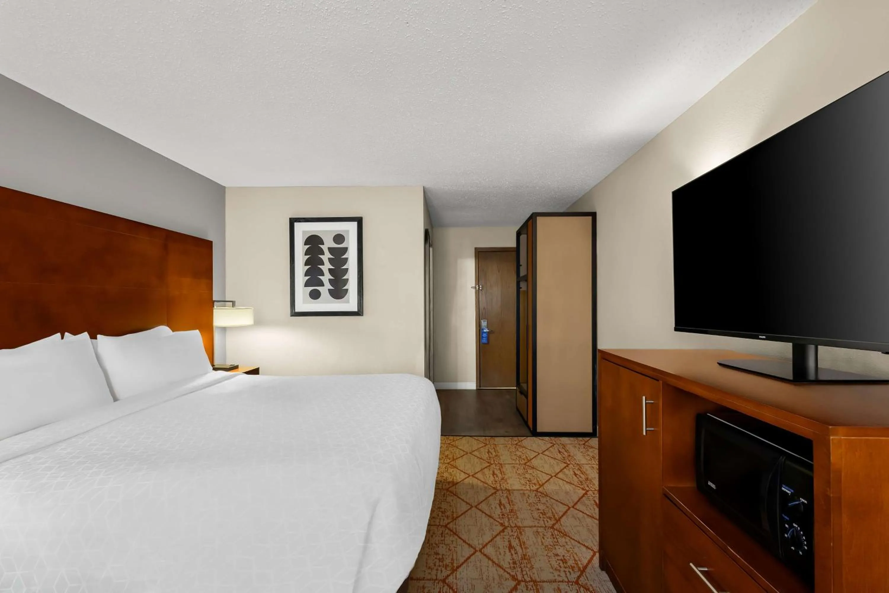 Bedroom, Bed in SureStay Plus by Best Western Fremont I-69