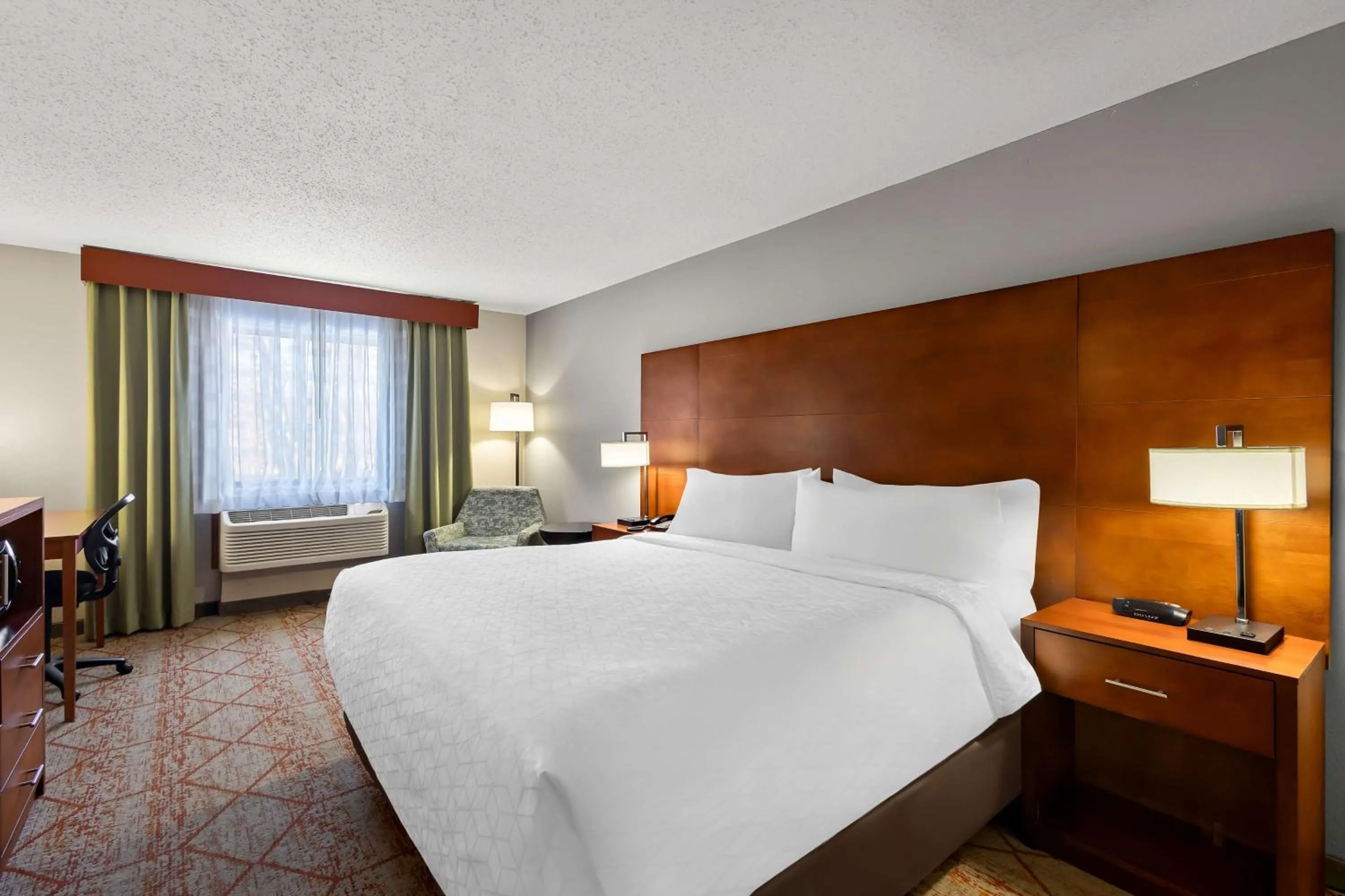 Bedroom, Bed in SureStay Plus by Best Western Fremont I-69