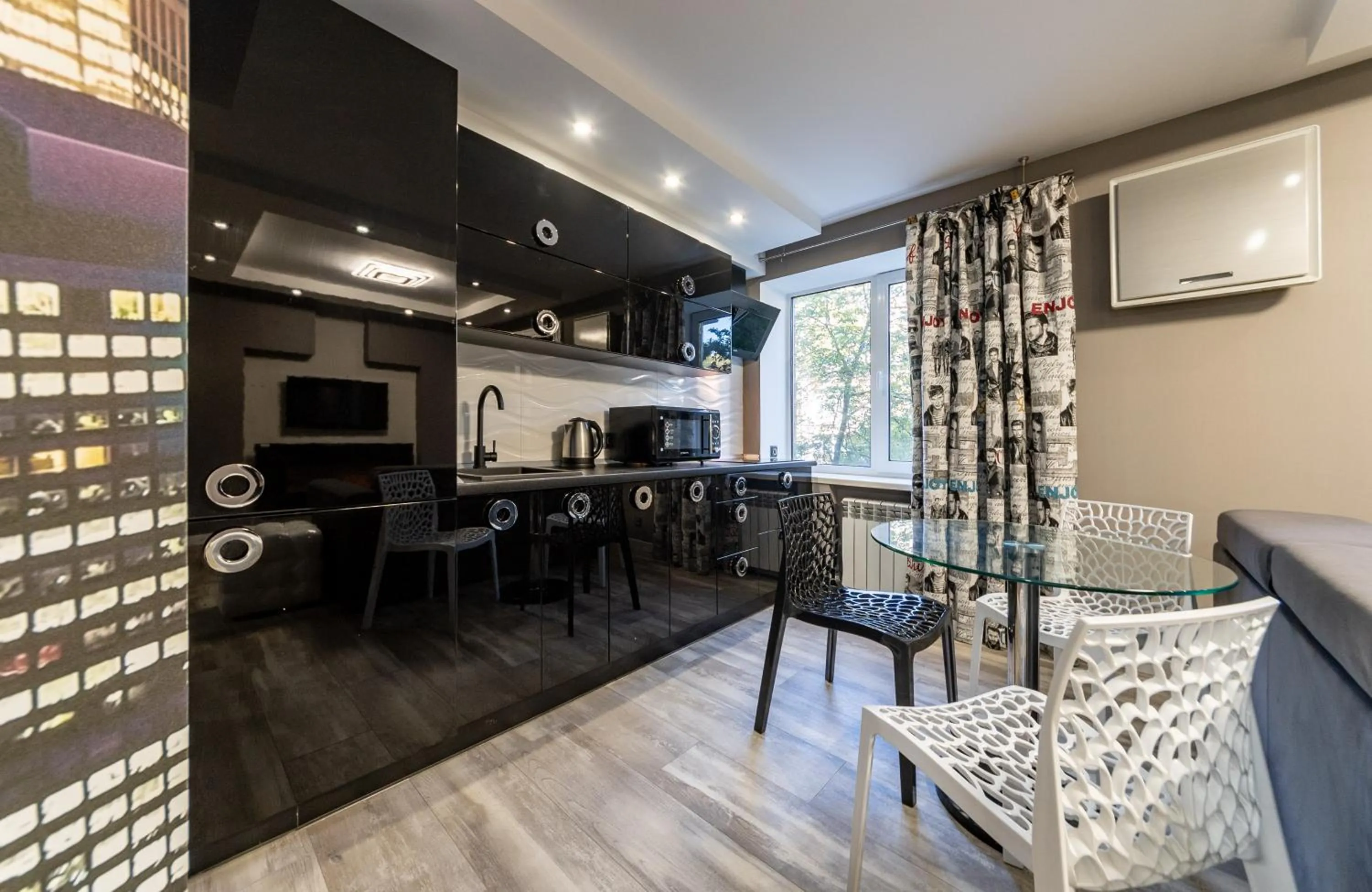 Deluxe Apartment Vip Studio Jaccuzy Fireplace - Shelkovichna Street 48 in Luxrent Kreshatik Arenacity SkyBar