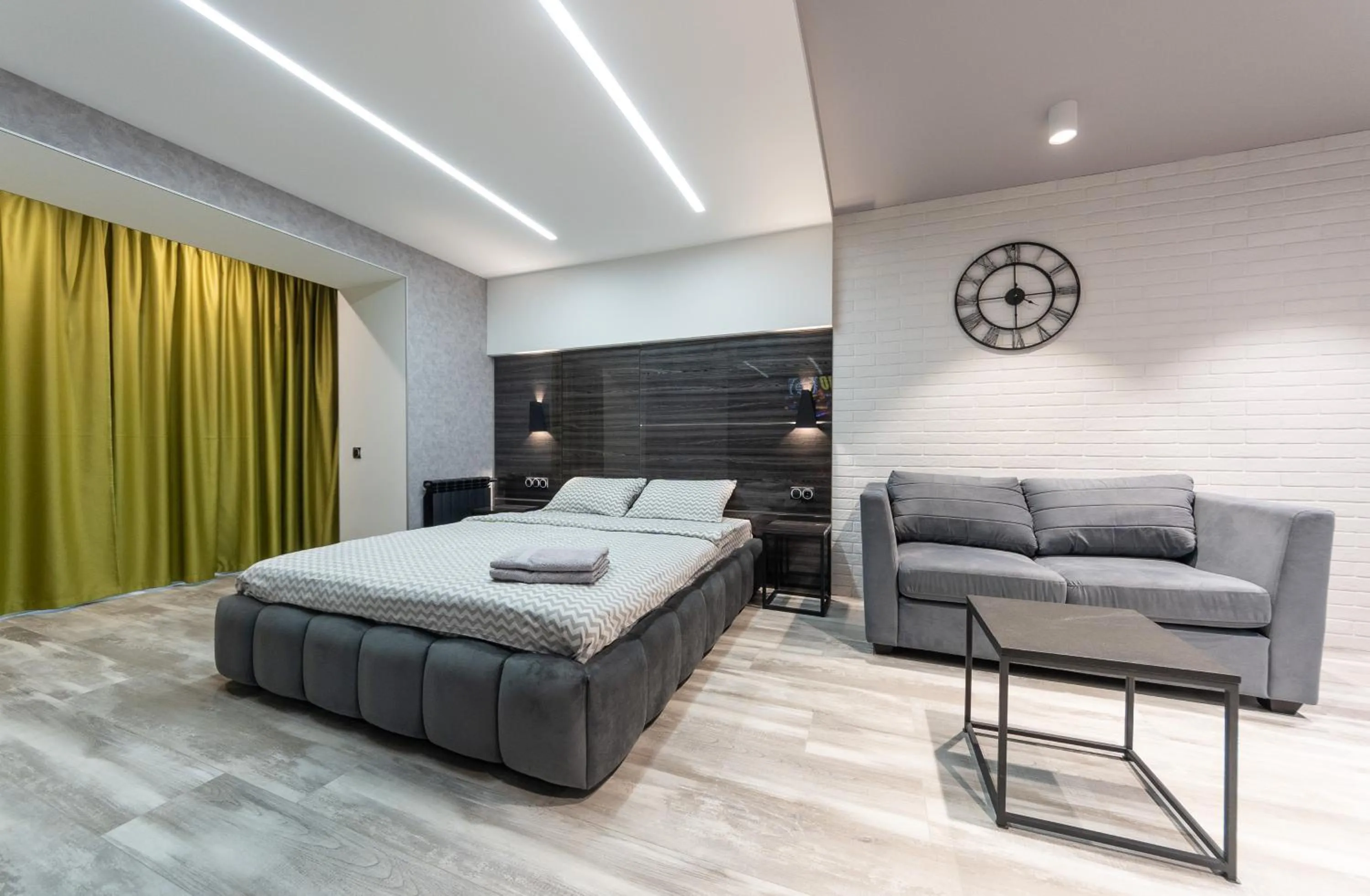 Luxrent Kreshatik Arenacity SkyBar