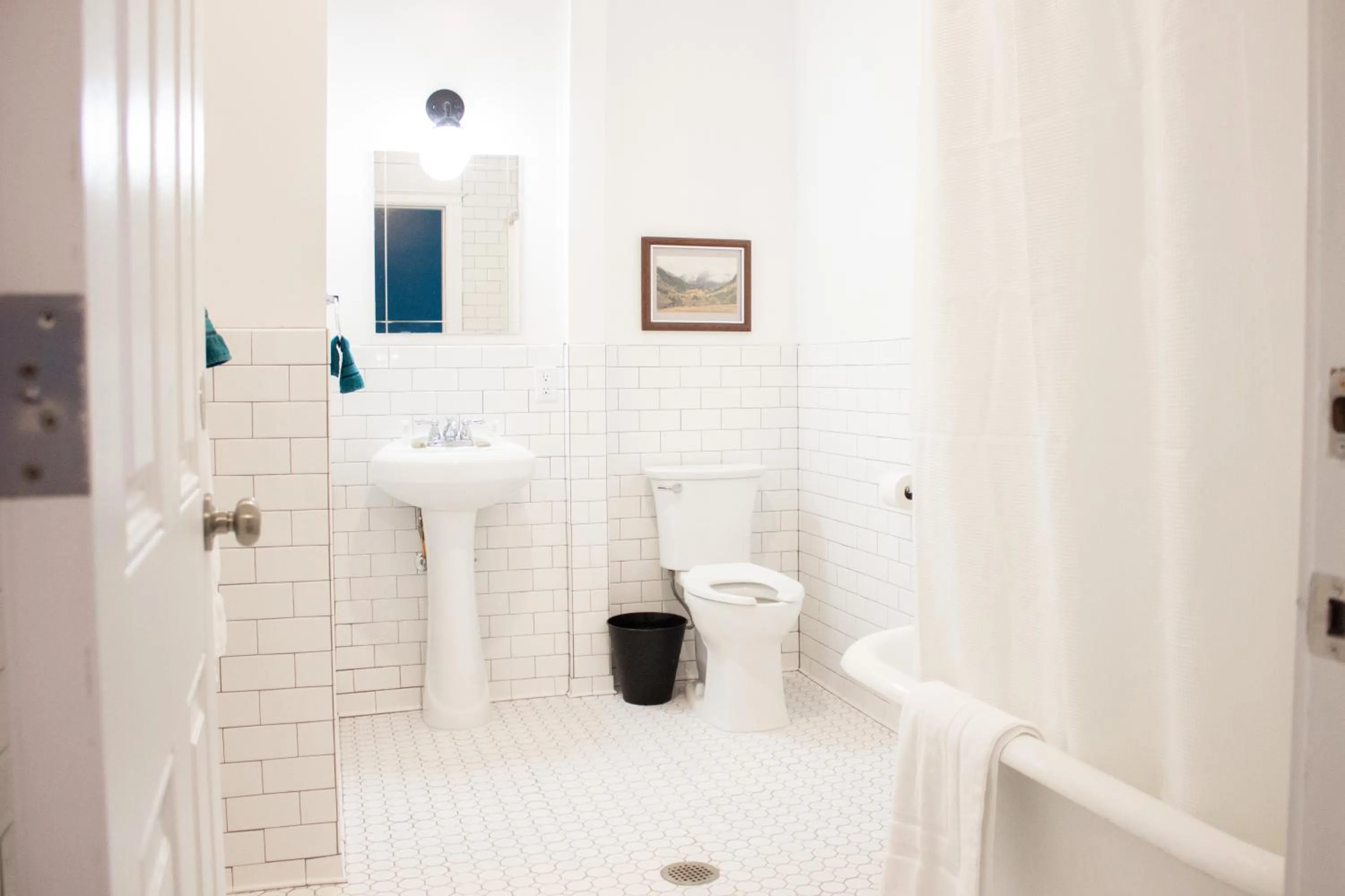 Bathroom in 11th Avenue Hostel