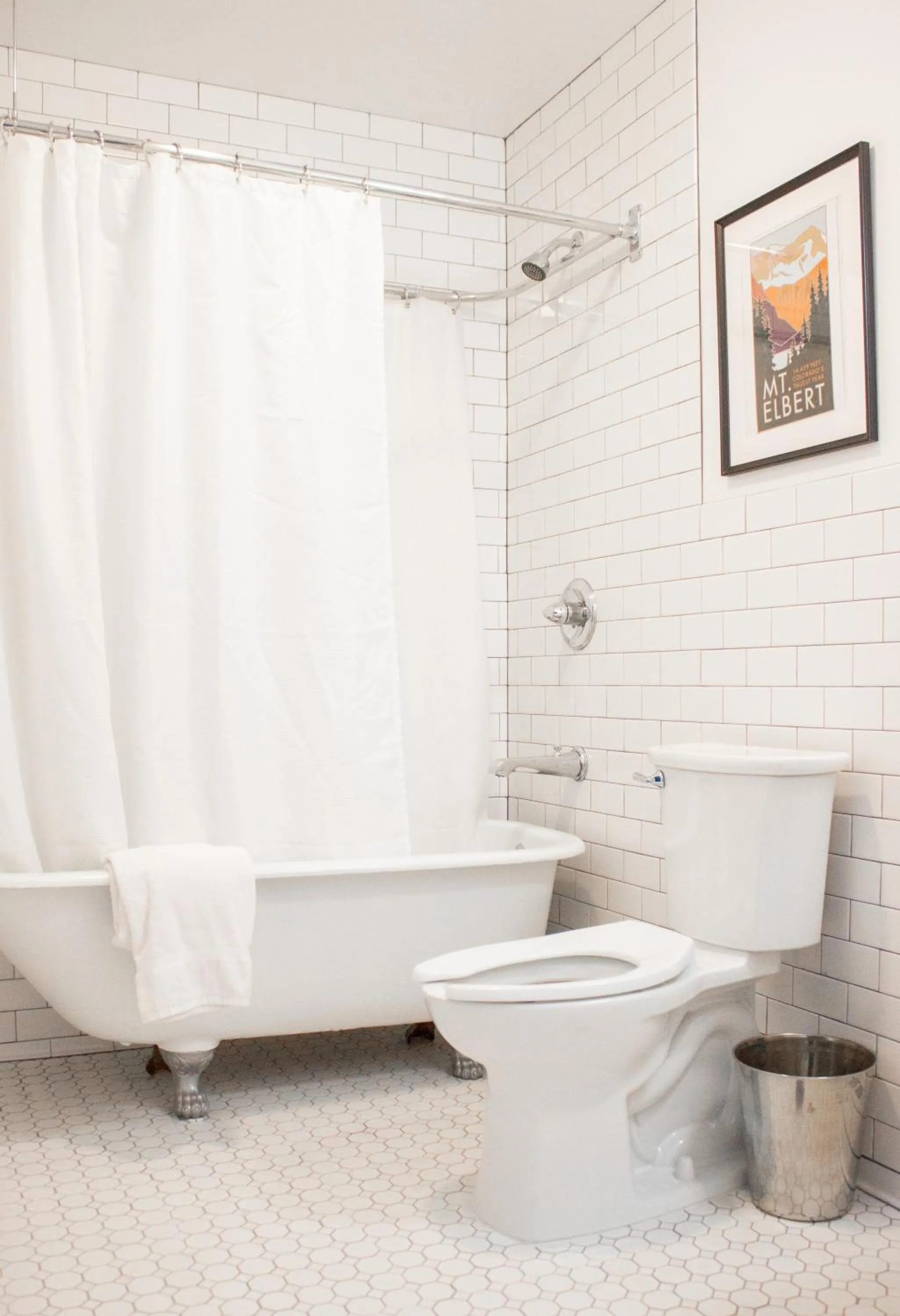 Toilet in 11th Avenue Hostel