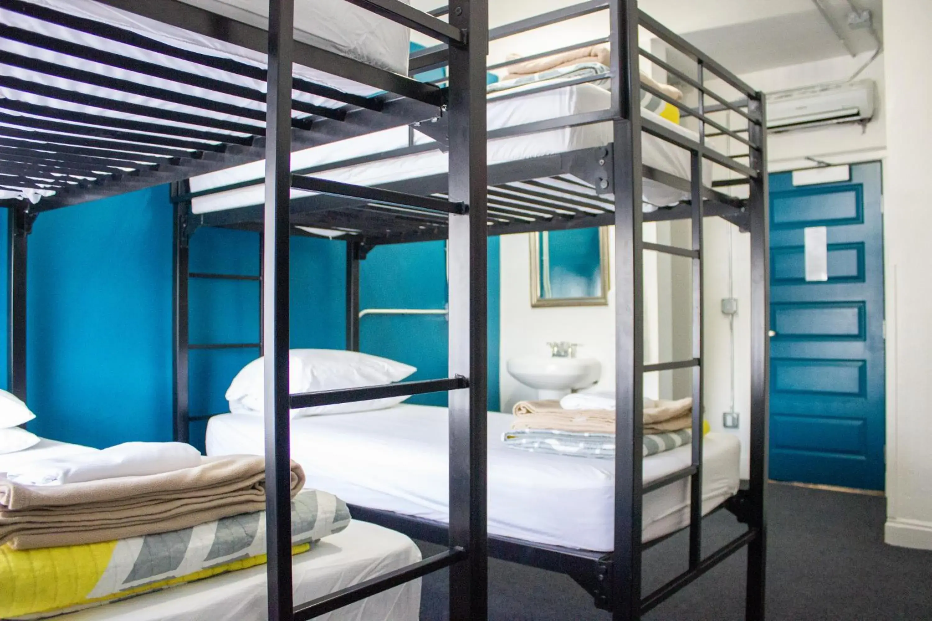 Bed in 4-Bed SHARED Male Dormitory Room in 11th Avenue Hostel Bed in 4-Bed SHARED Male Dormitory Room in 11th Avenue Hostel