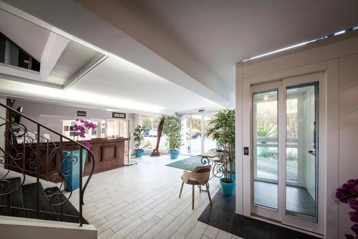 Lobby or reception in Hotel SPA Plage St Jean