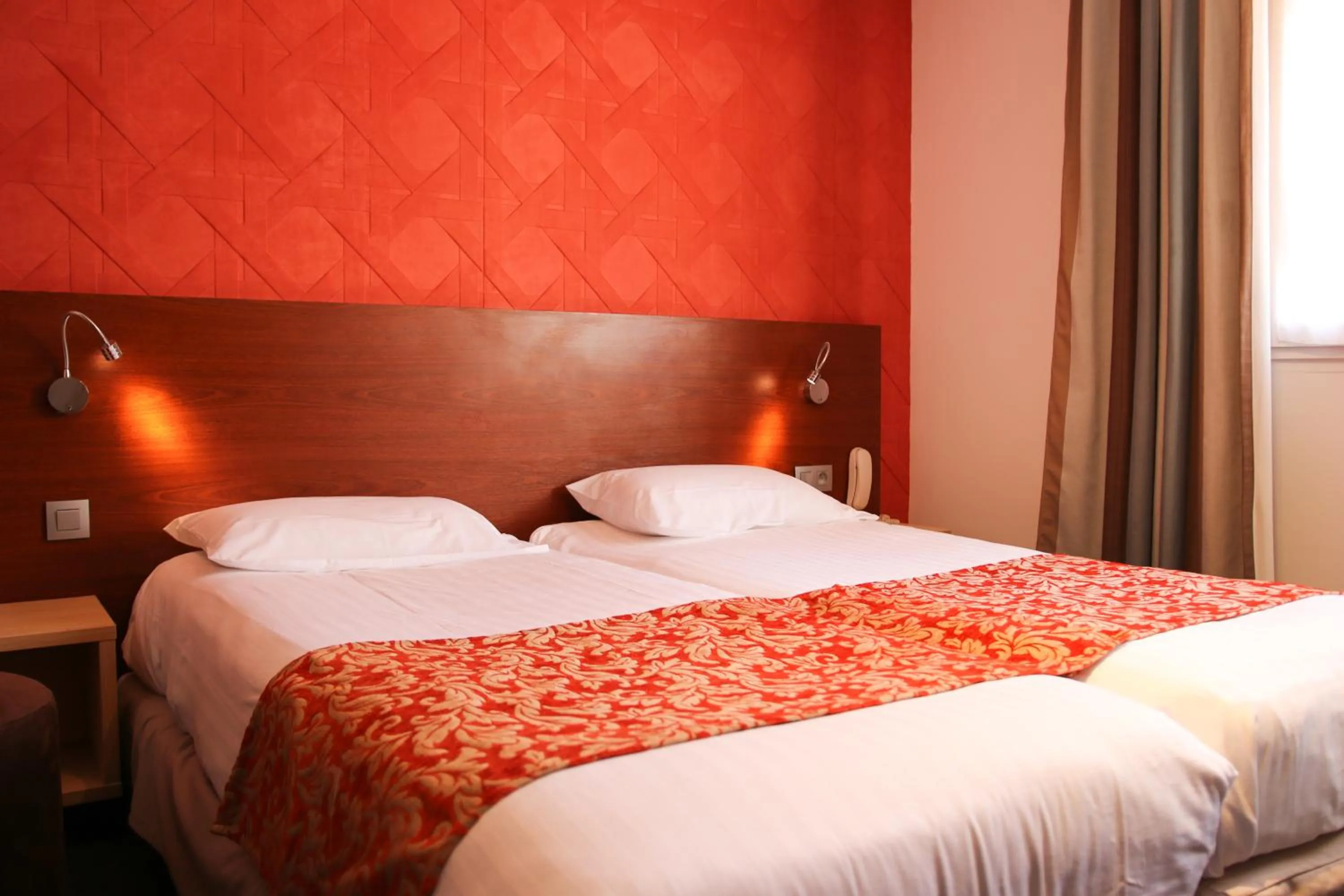 Bed in Hotel SPA Plage St Jean