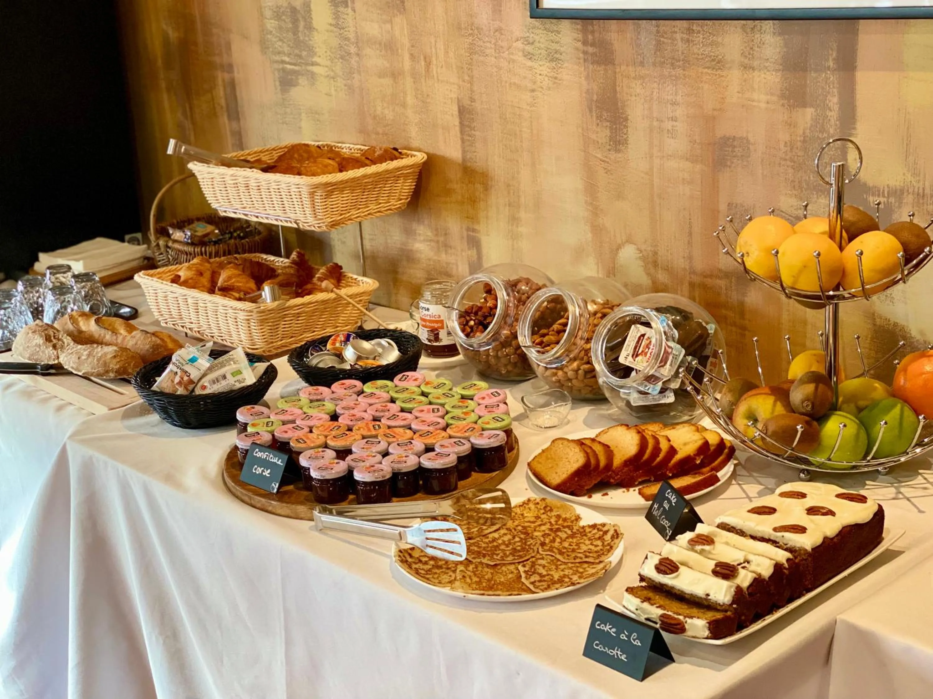 Buffet breakfast in Hotel Belvedere