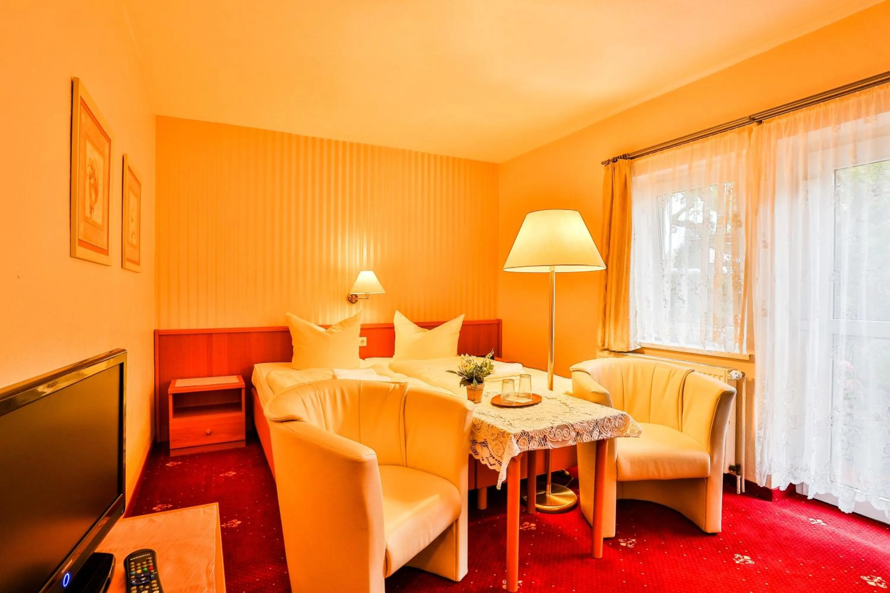 Photo of the whole room, Bed in Hotel & Pension Villa Camenz