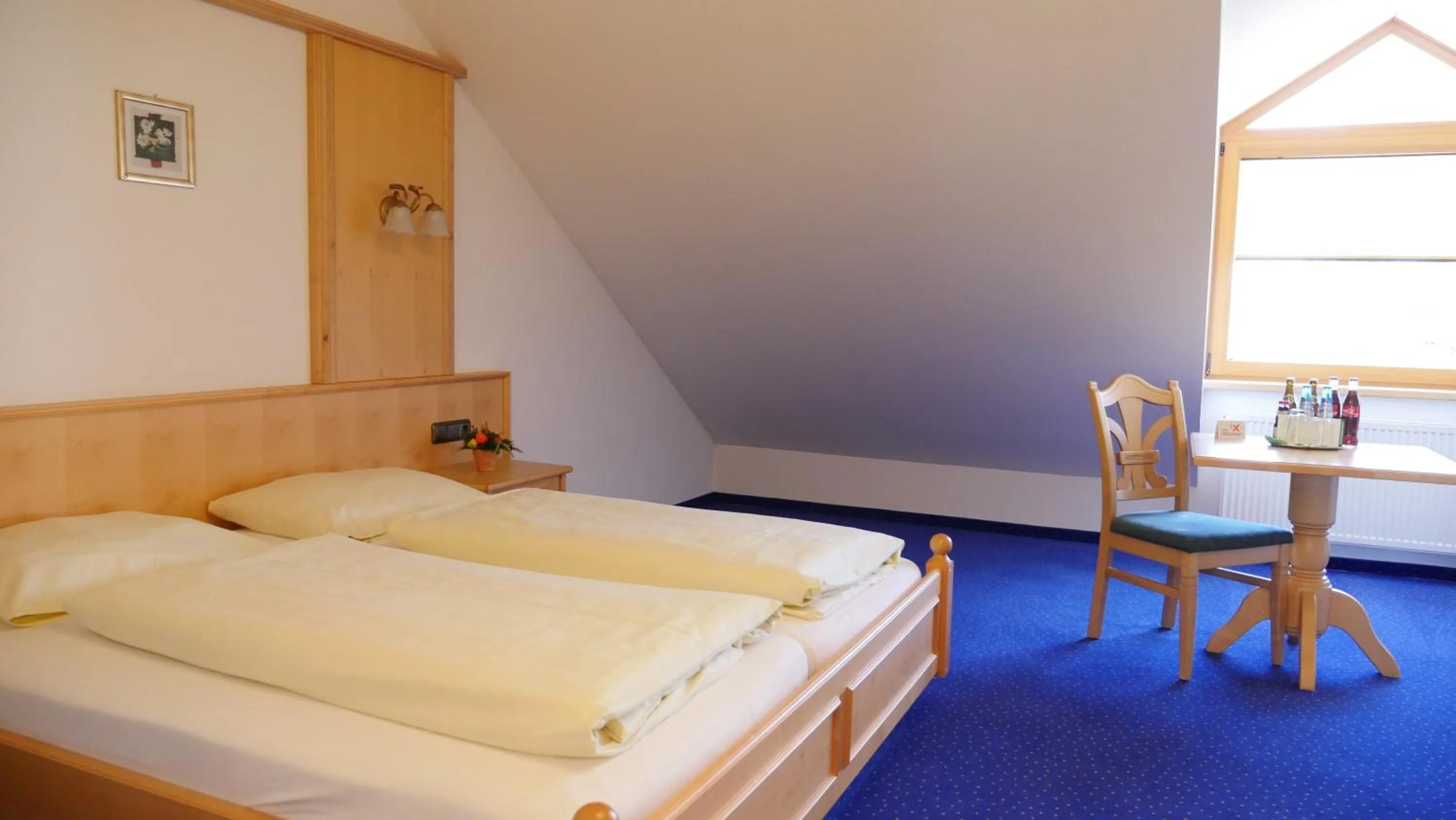 Bed in Hotel zu den Linden