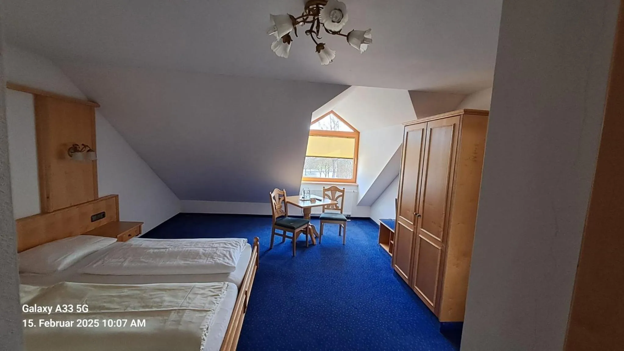 Bed in Hotel zu den Linden